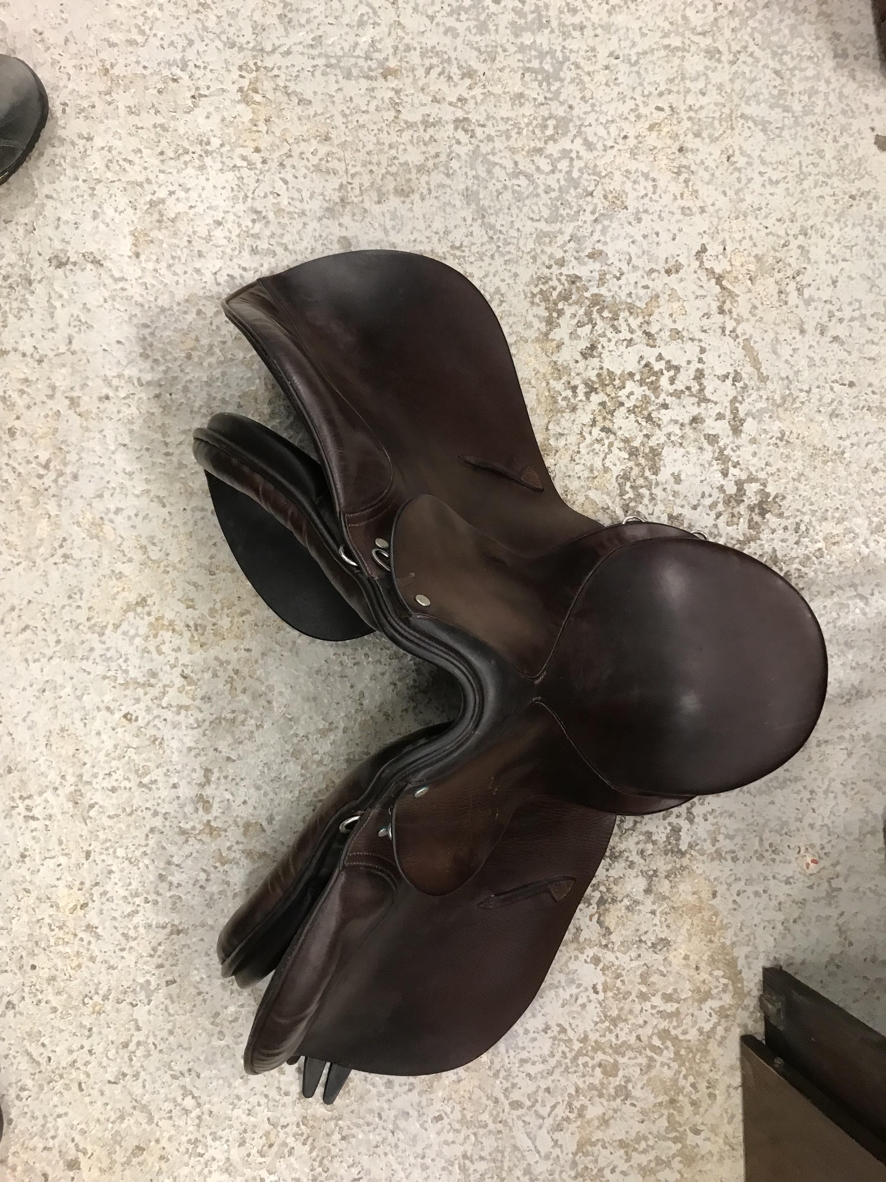 A collection of eight various general purpose saddles, - Image 13 of 18