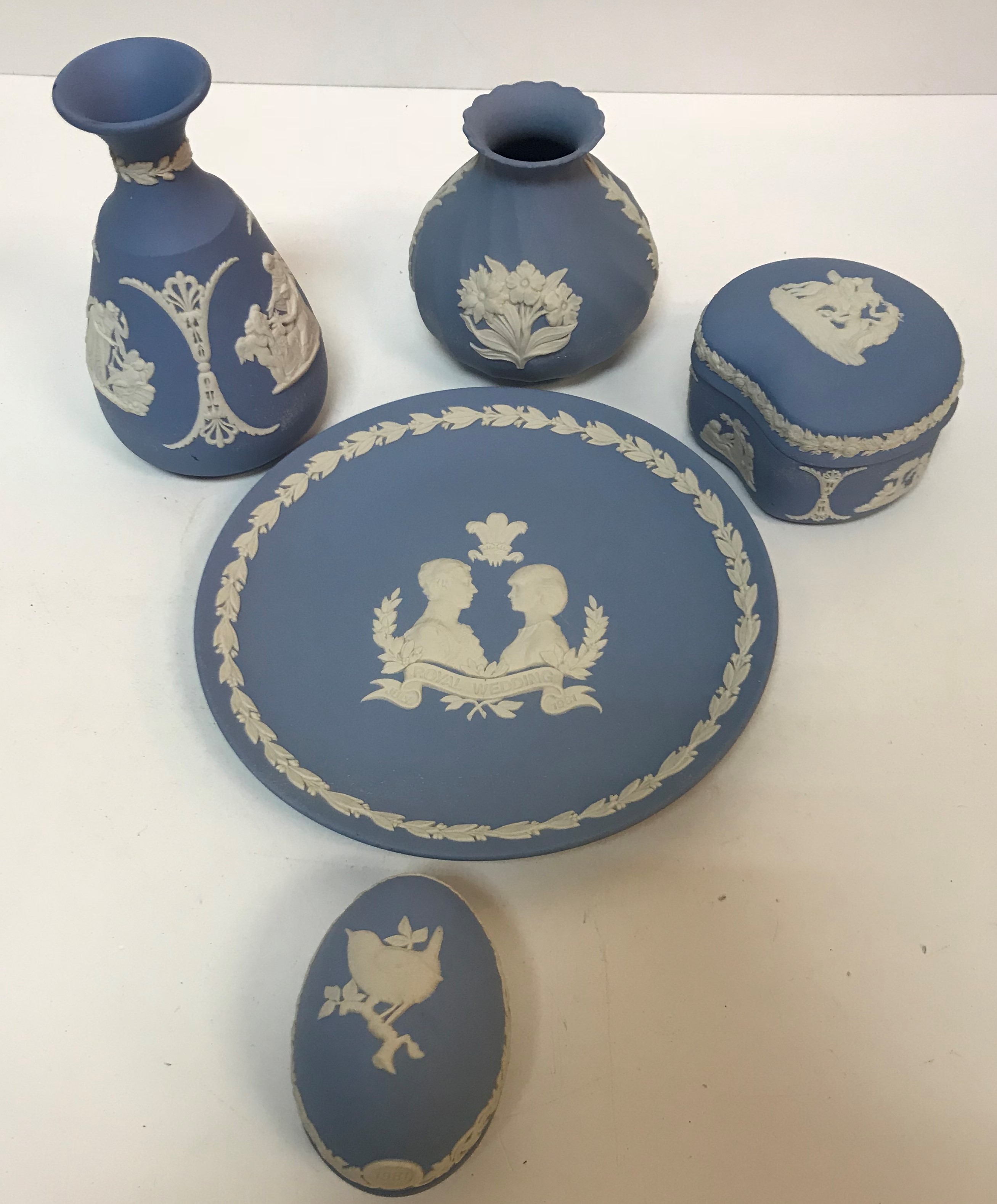 Two boxes of various china wares to include Wedgwood Mirabelle part dinner service, - Image 6 of 6