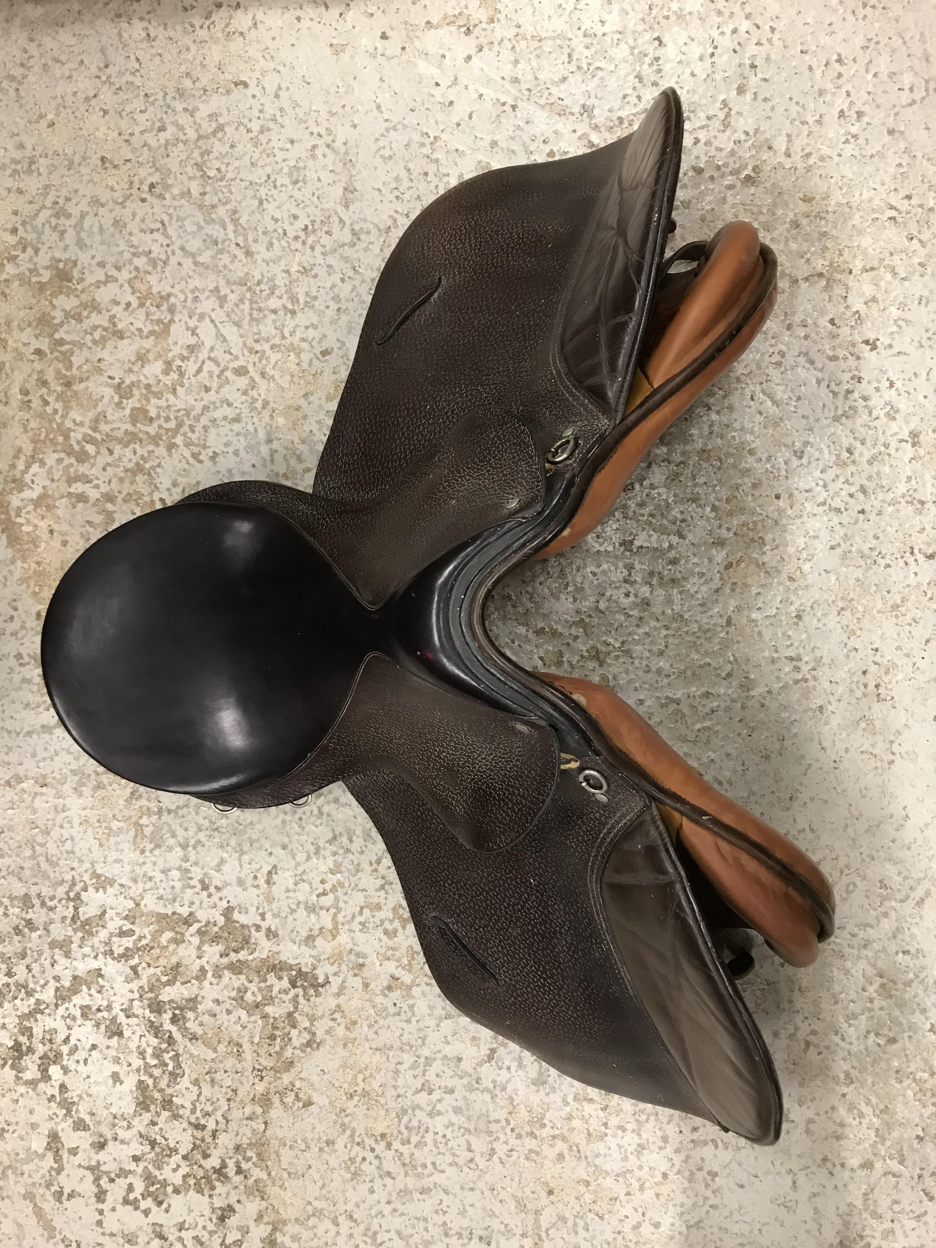 A collection of eight various general purpose saddles, - Image 6 of 18