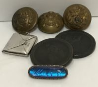 A collection of items to include two cartwheel pennies, three army buttons,
