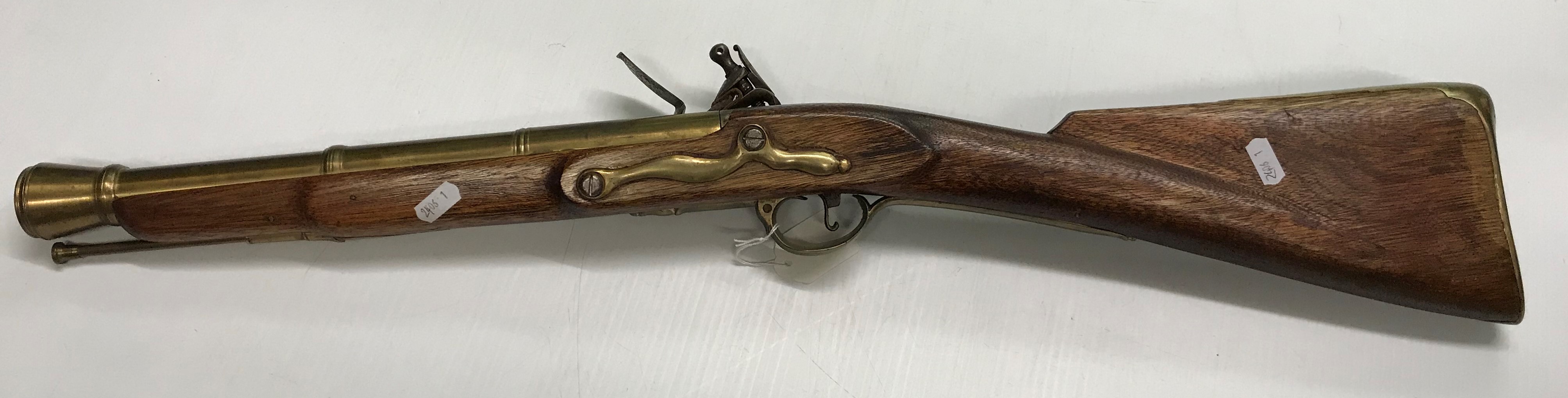 A reproduction Continental sporting flintlock muzzle loading carbine or blunderbuss black powder - Image 3 of 3