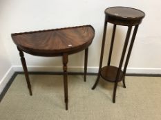 An Edwardian mahogany and inlaid two tier jardiniere stand 33.