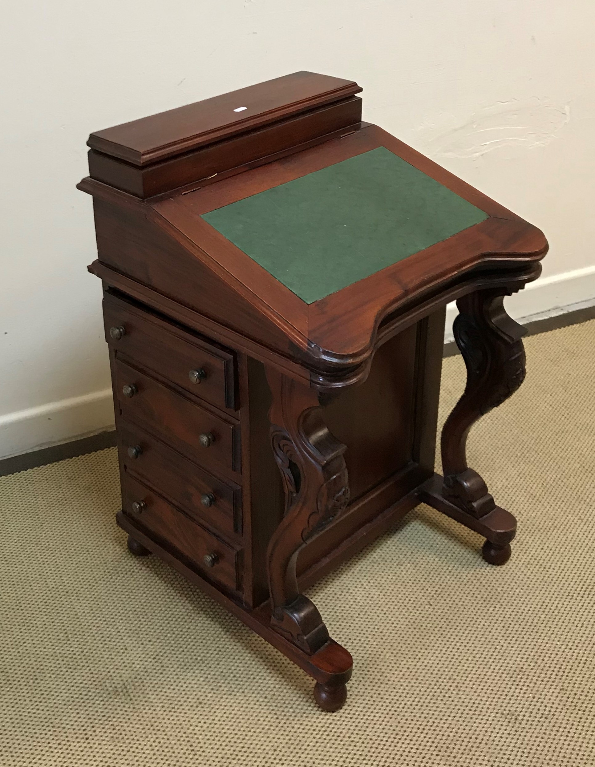 A modern mahogany Davenport desk in the Victorian style with stationery compartment over a sloping - Image 2 of 3