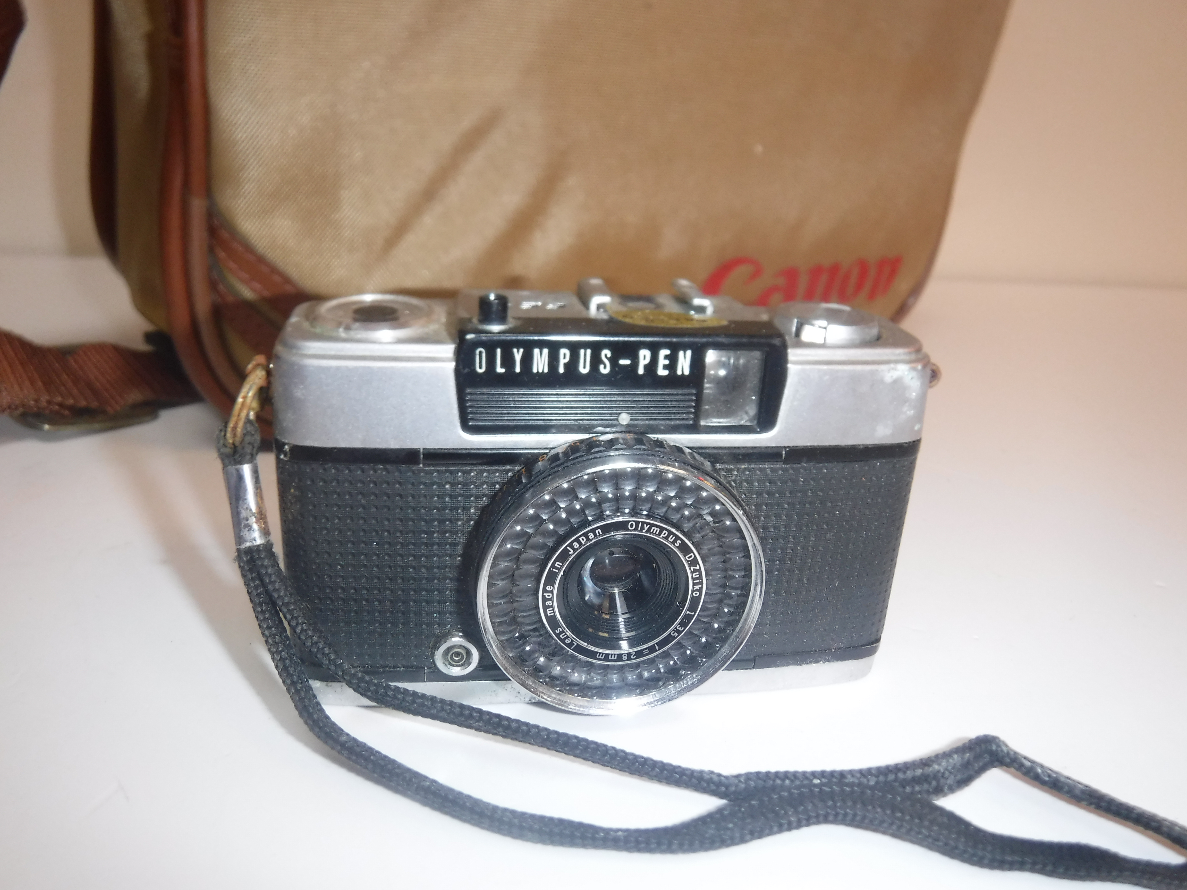 A collection of various mid 20th Century photographic equipment to include Miranda camera, - Image 38 of 52