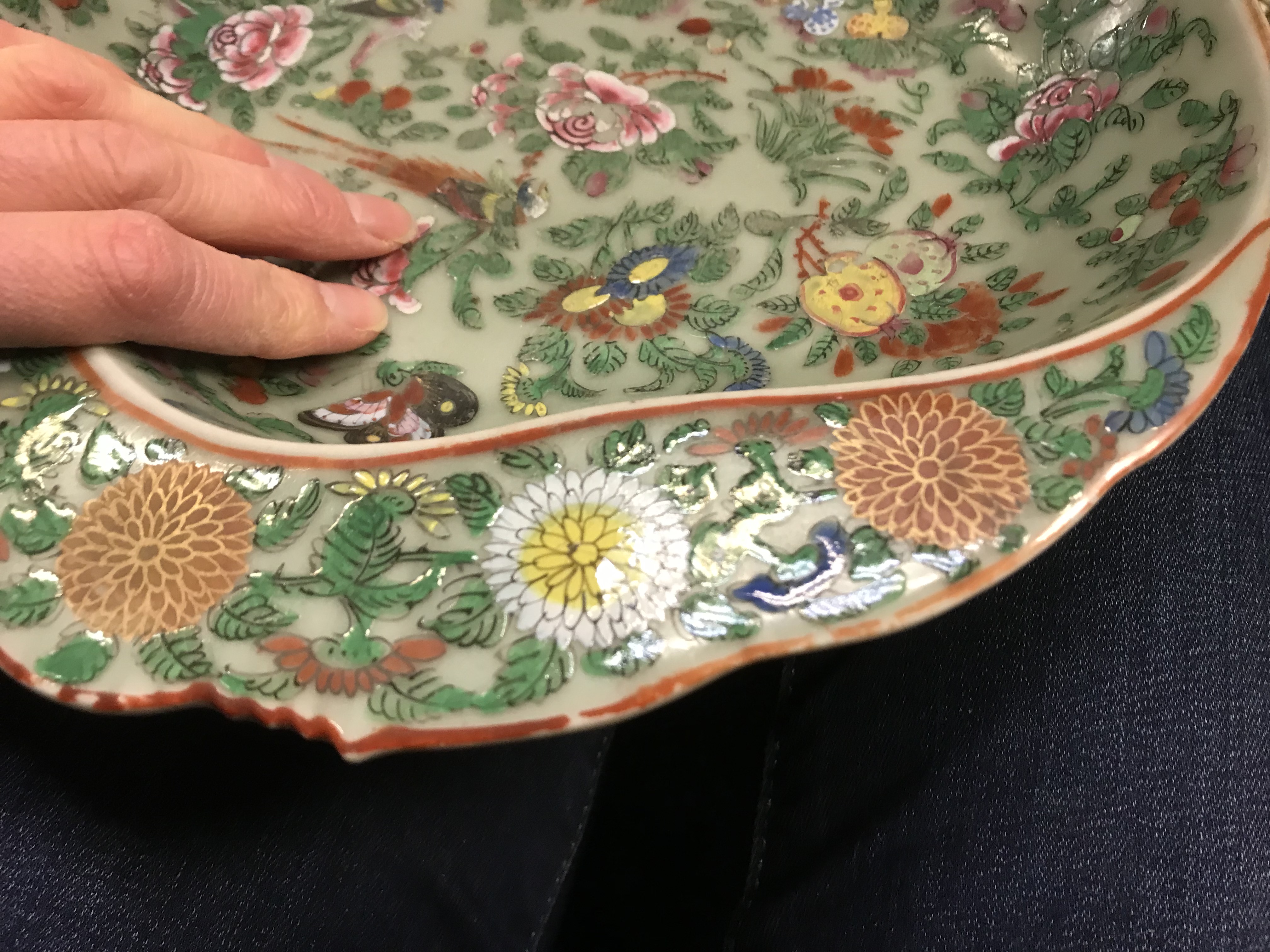 A 19th Century Chinese famille rose leaf shaped serving dish with half rim and all-over floral and - Image 9 of 22