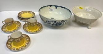 An 18th Century Worcester blue and white "Peony" pattern bowl, bearing underglazed blue "W" mark