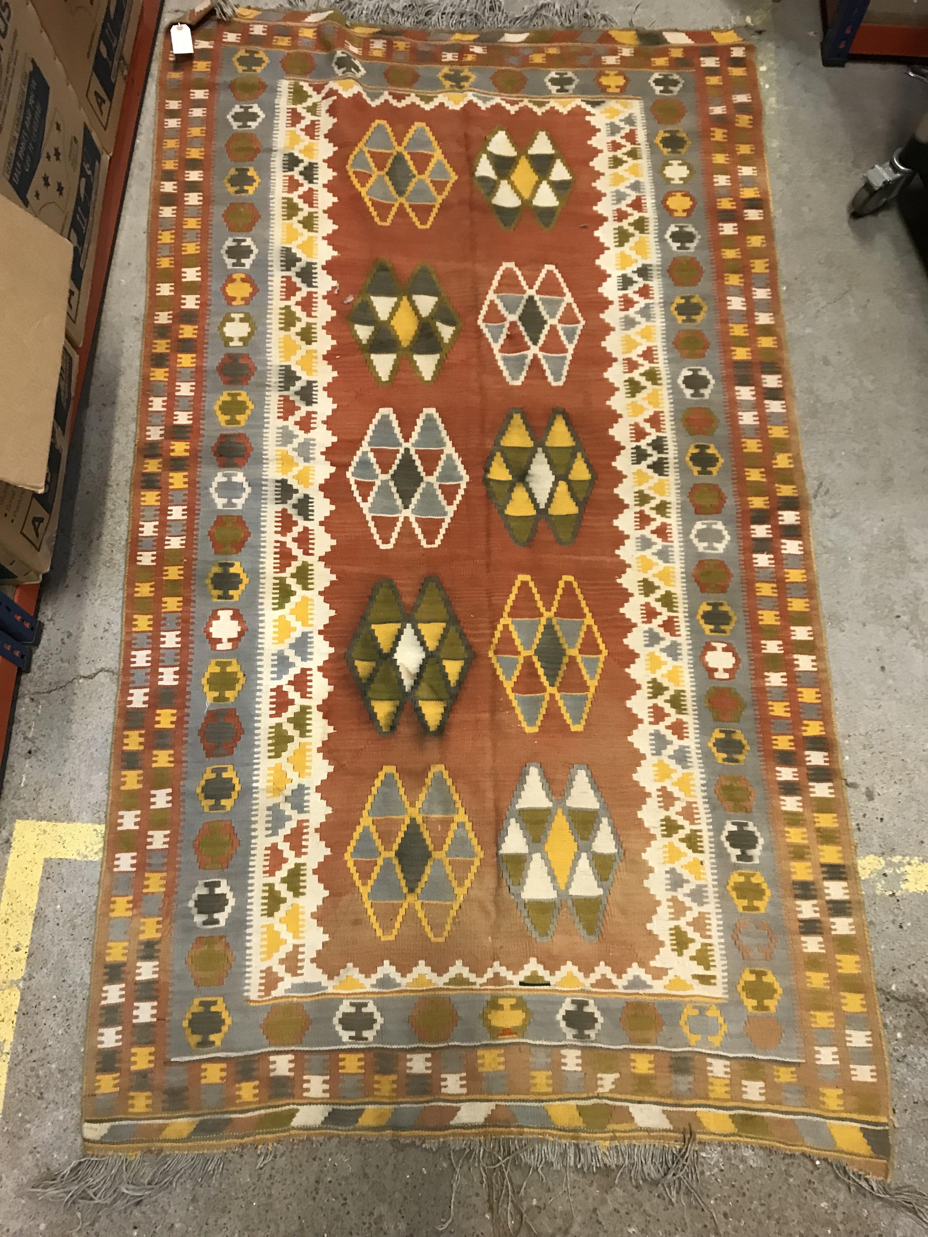 A modern rug, the central panel set with floral sp - Image 19 of 25