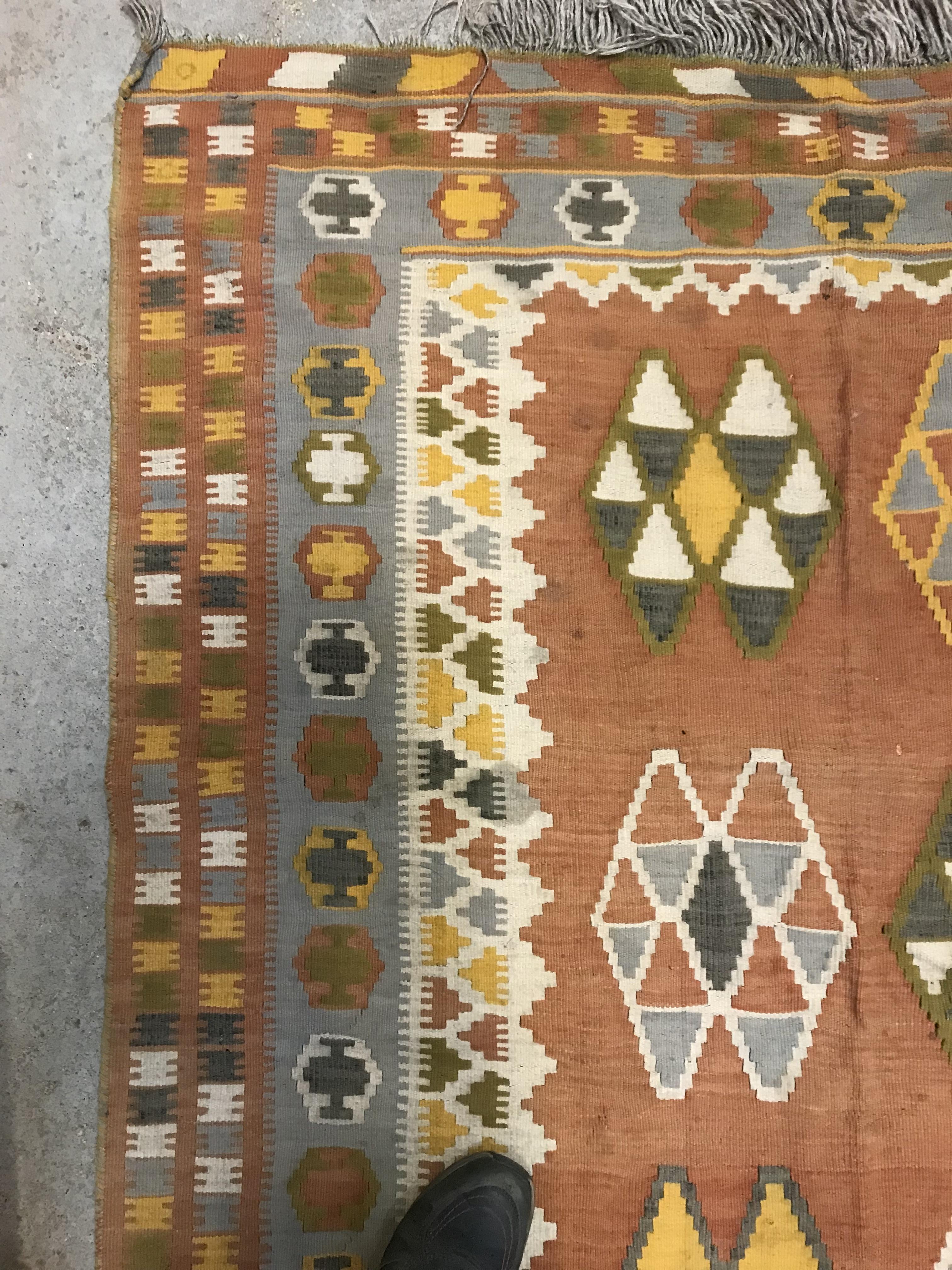 A modern rug, the central panel set with floral sp - Image 14 of 25