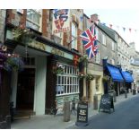 Pubs past and present - Cirencester town walk for up to five people,