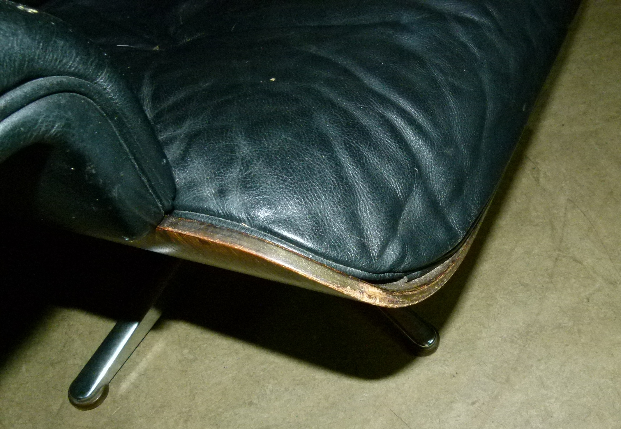 Style of Eames, Lounge Chair, c.1980/1990s, rosewood, button black leather - Image 11 of 19