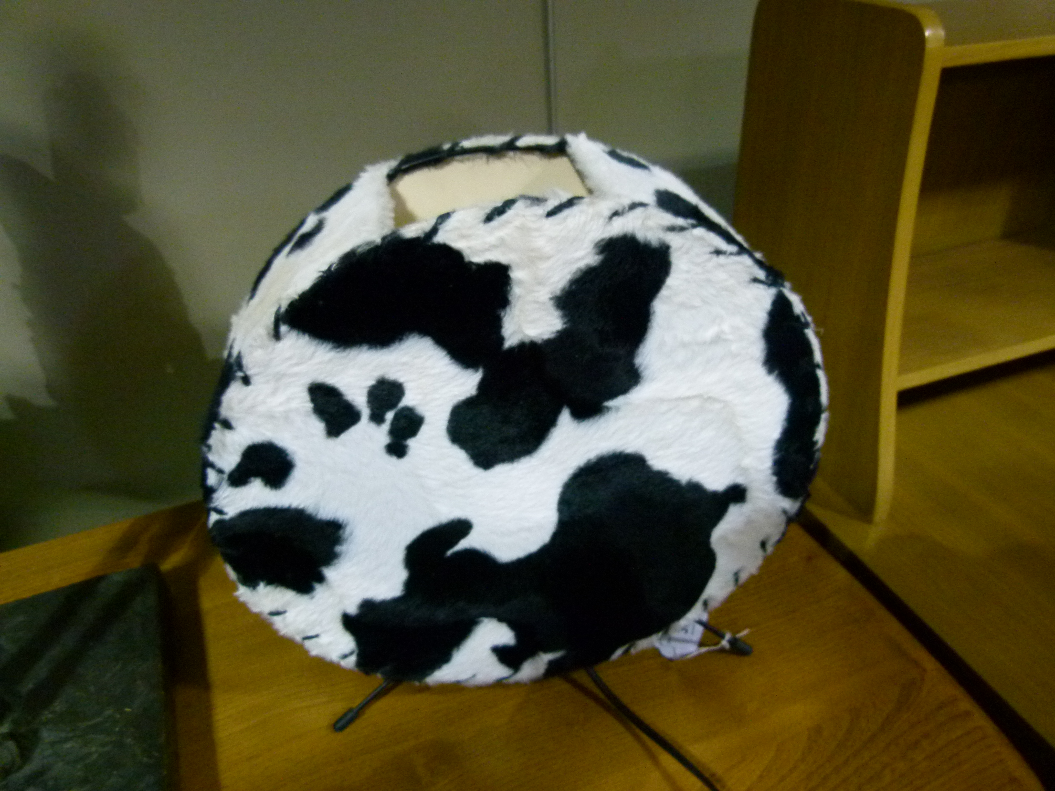 A black and white 'cow hide' table lamp, 32cm x 32cm - Image 4 of 7