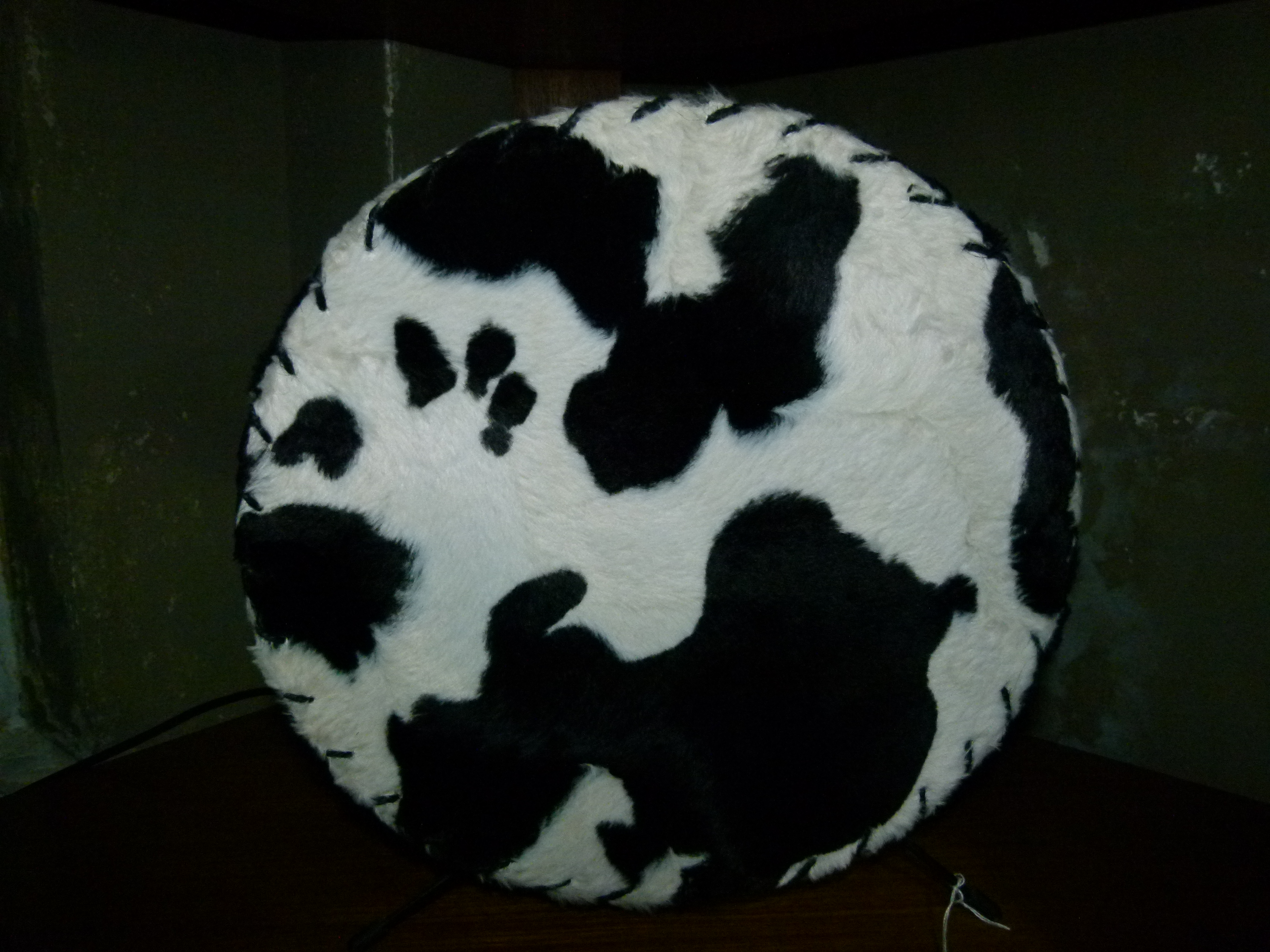 A black and white 'cow hide' table lamp, 32cm x 32cm - Image 3 of 7