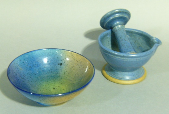 Jim Nelson, New Zealand, circular pottery bowl of tinted blue, purple, green and amber speckled