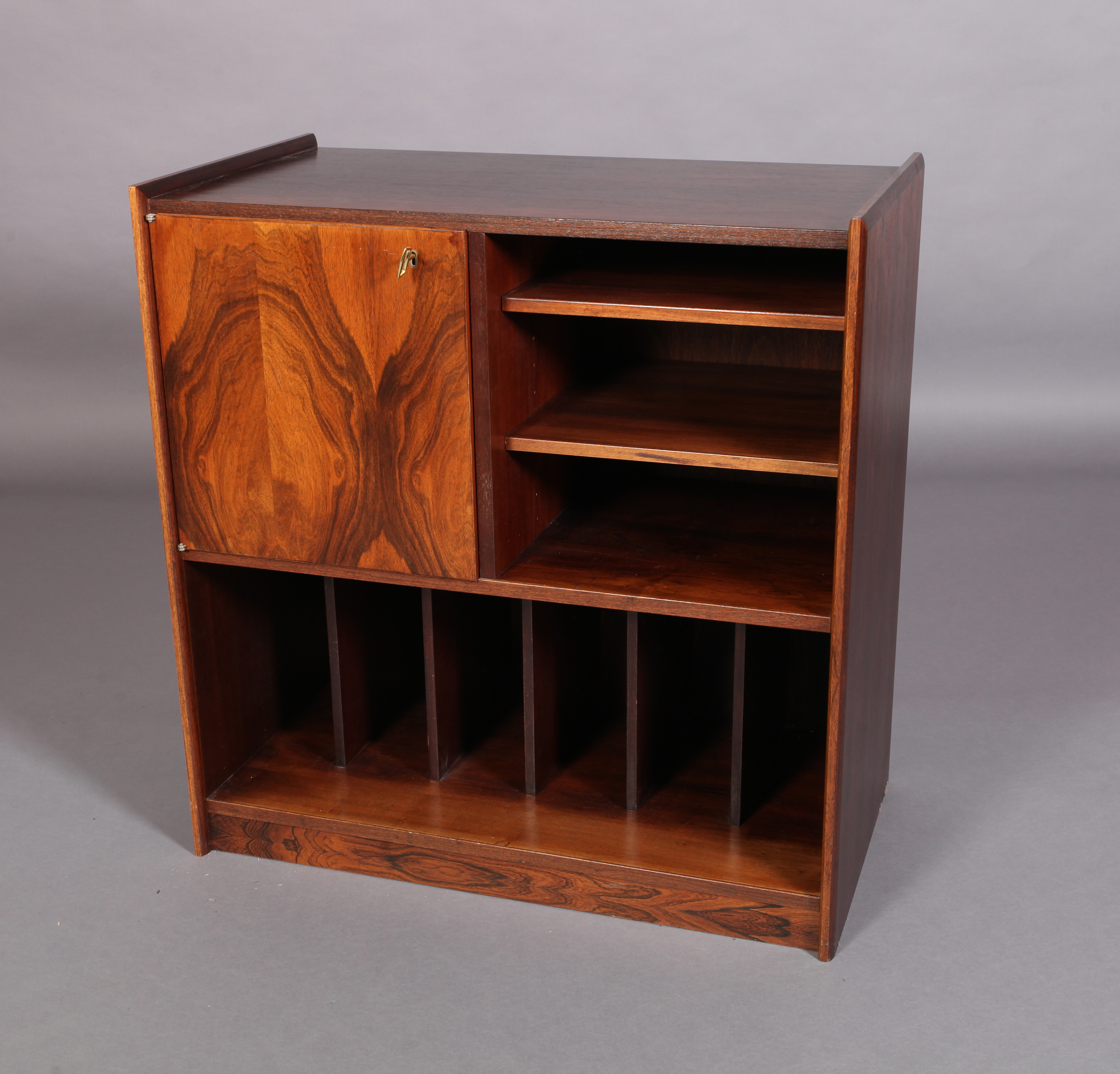 A rosewood veneered audio cabinet, the top above a single door cupboard, flanked by adjustable