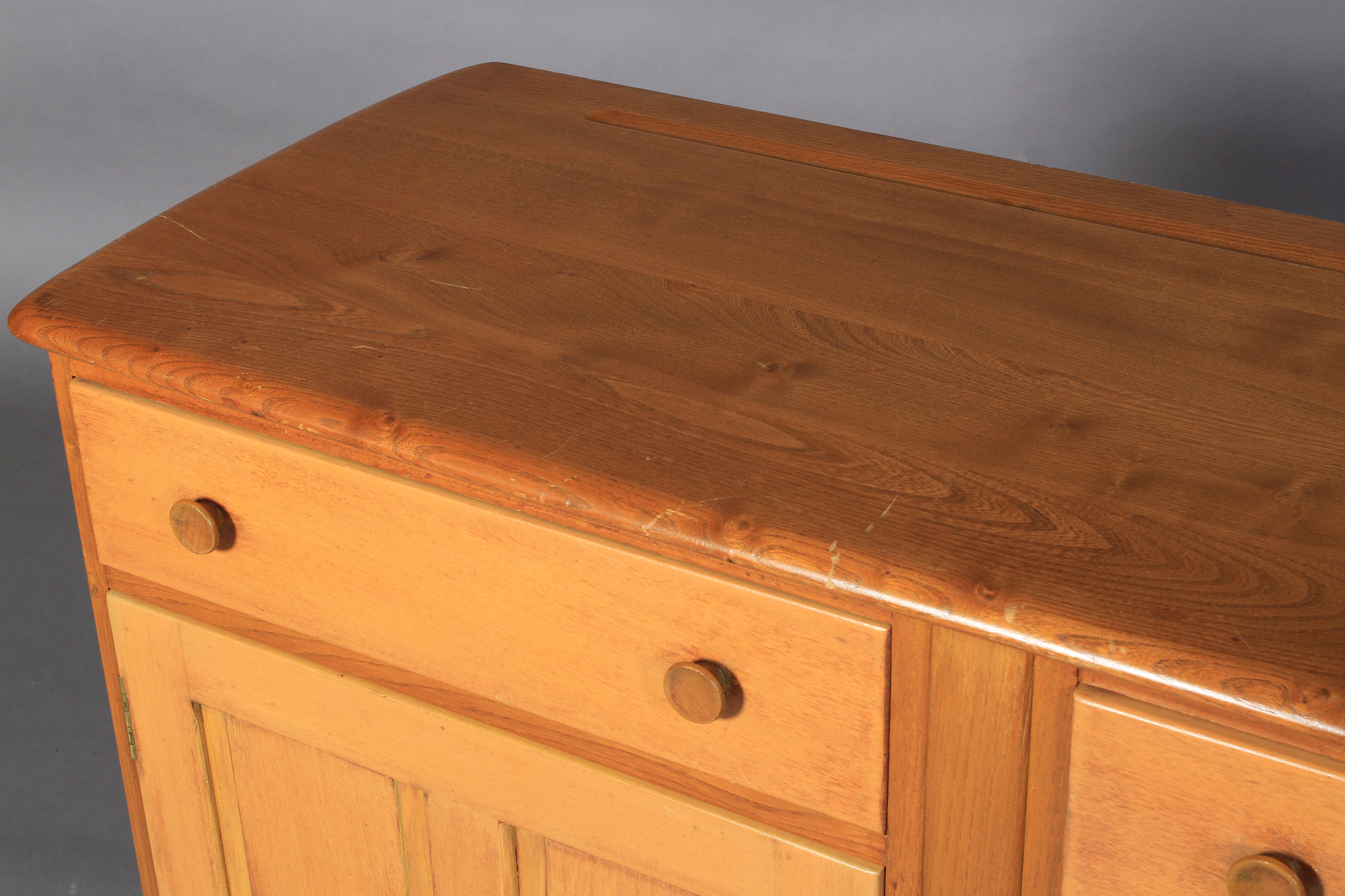 Ercol, a pale elm sideboard, c.1955/60 two frieze drawers above two twin indented panel cupboard - Image 3 of 5