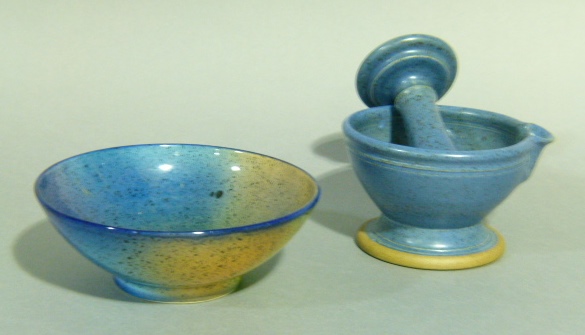 Jim Nelson, New Zealand, circular pottery bowl of tinted blue, purple, green and amber speckled - Image 2 of 4