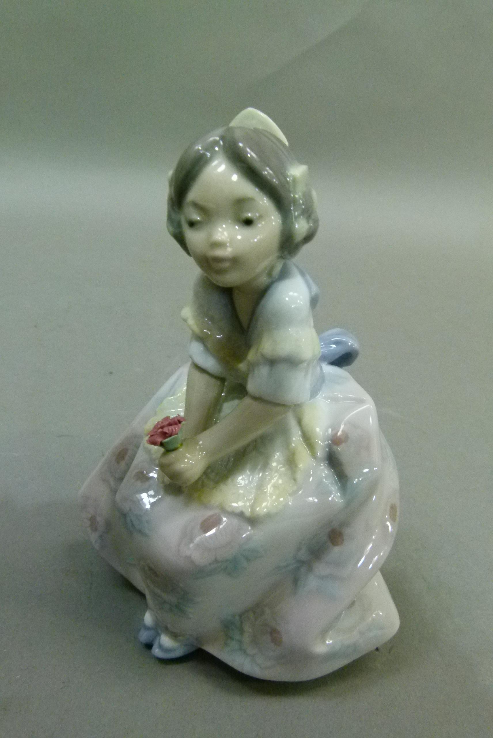 A Lladro Lolita, code 5372, year 1986, 13cm high - Image 3 of 5