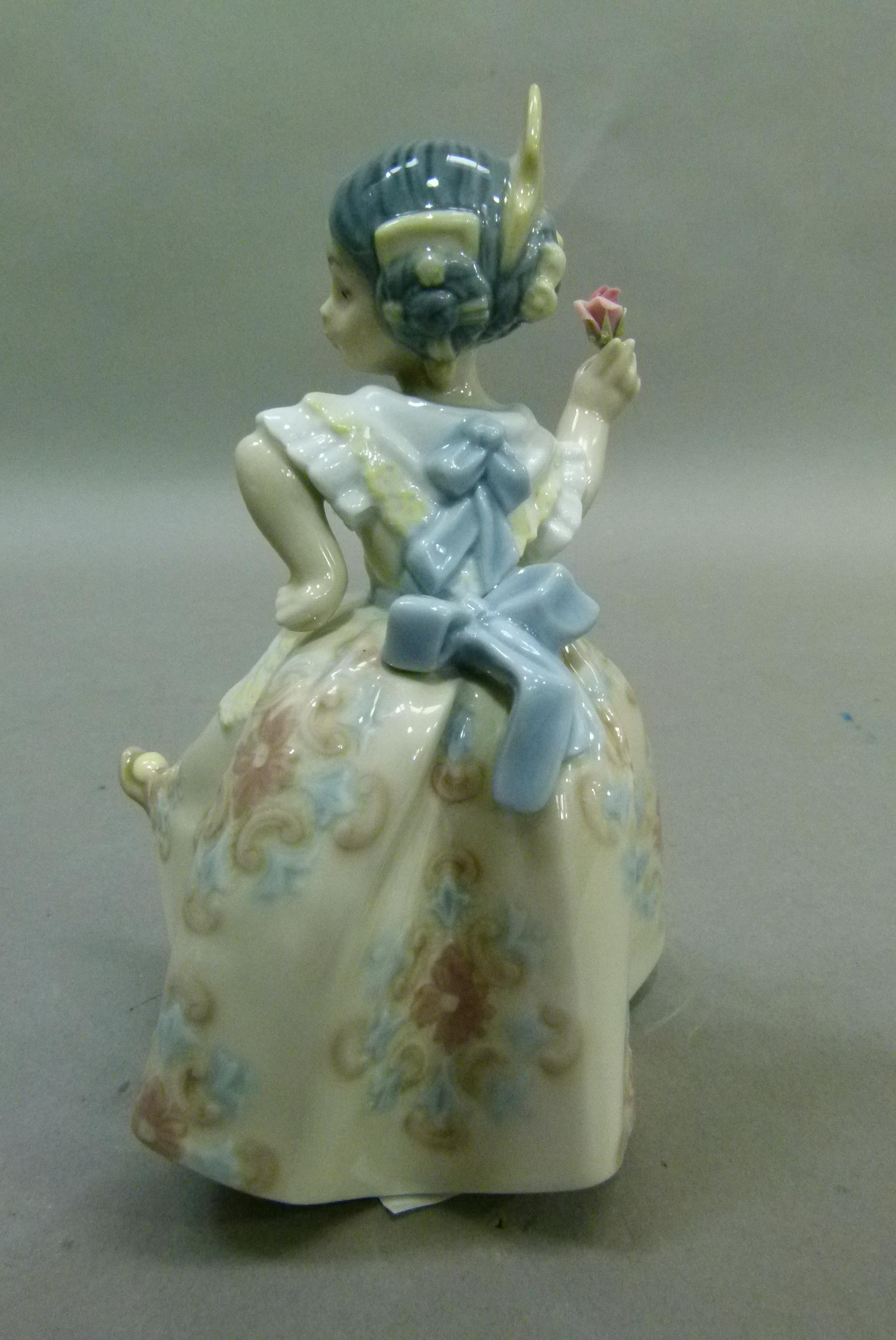 A Lladro figure Carmencita, code 5373, year 1988, 14cm high - Image 3 of 4