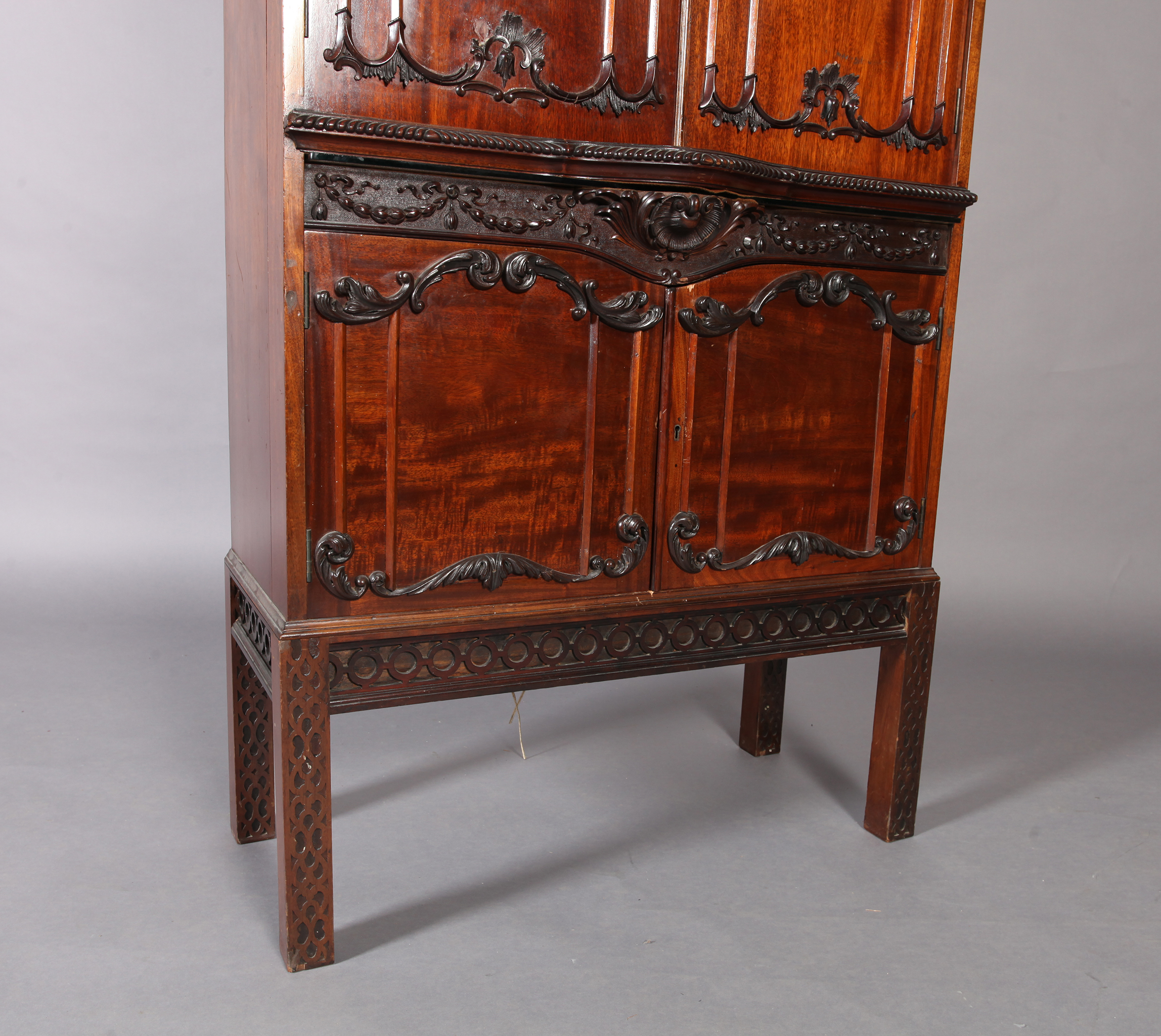 An Edwardian mahogany drinks cabinet with ornate foliate carved serpentine top, the frieze carved - Image 3 of 9