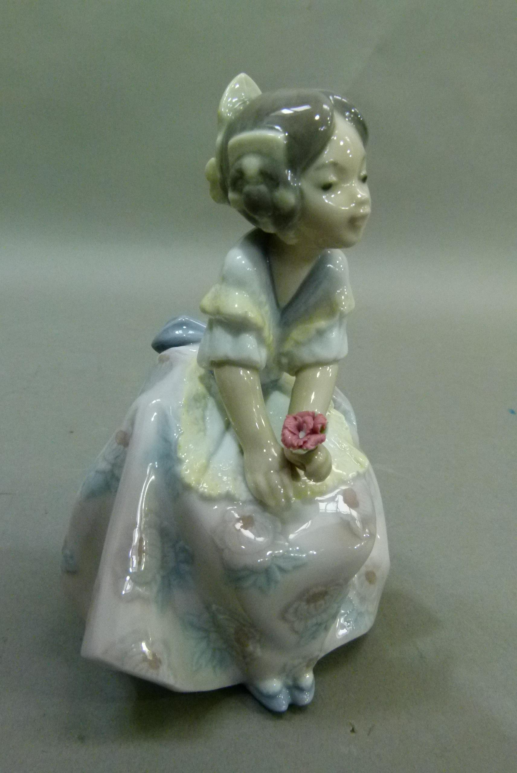 A Lladro Lolita, code 5372, year 1986, 13cm high - Image 4 of 5