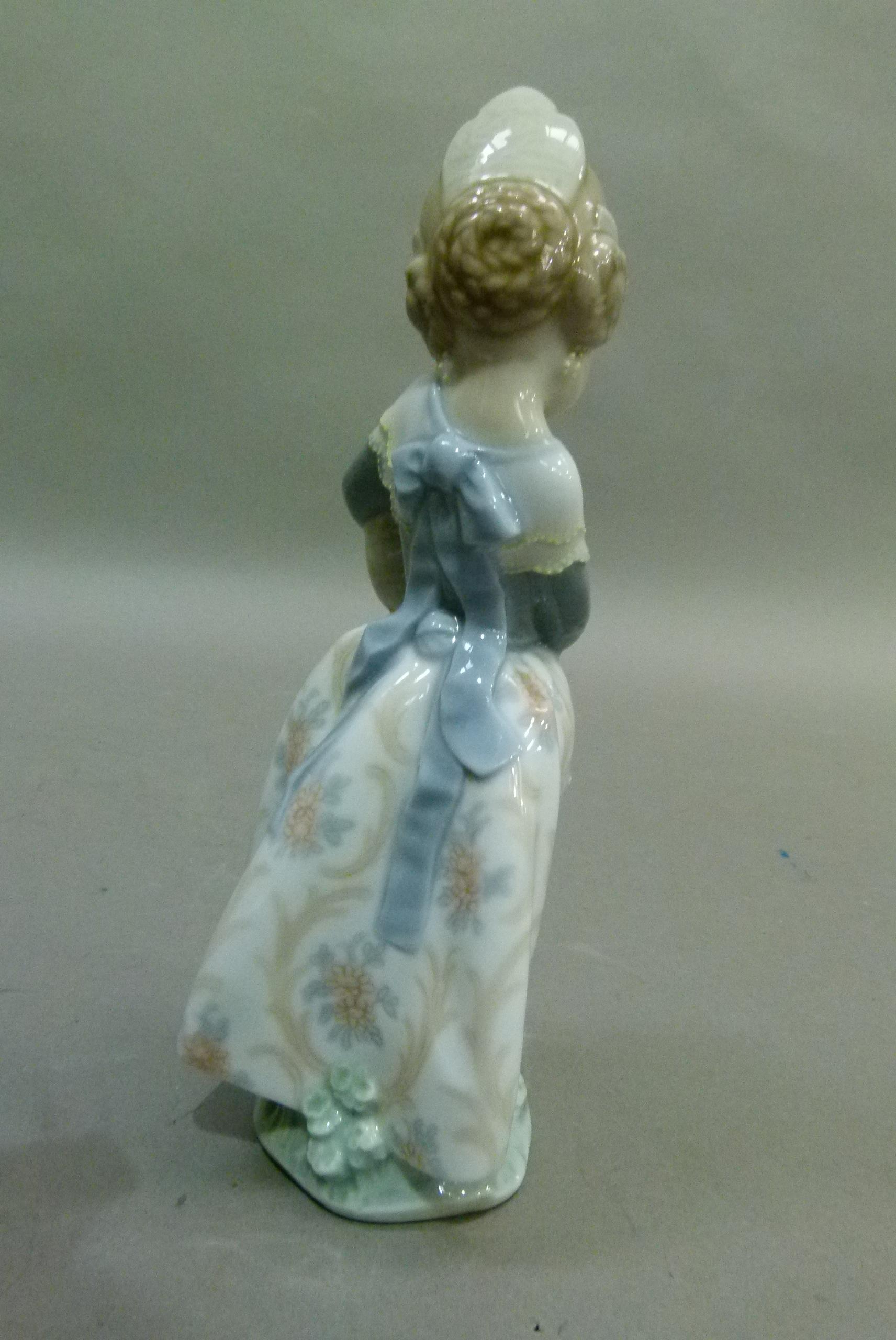 A Lladro Girl from Valencia, code 4841, year 1973, 18cm high - Image 5 of 5