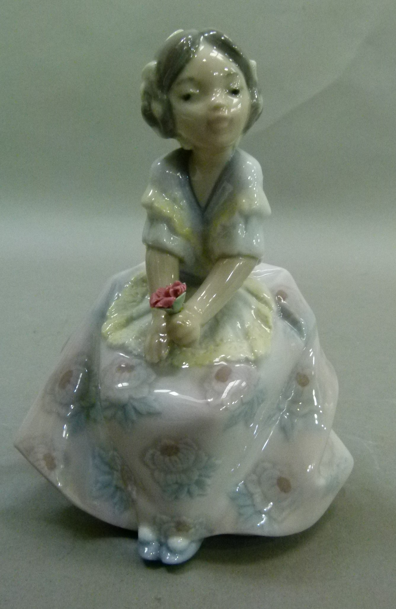 A Lladro Lolita, code 5372, year 1986, 13cm high