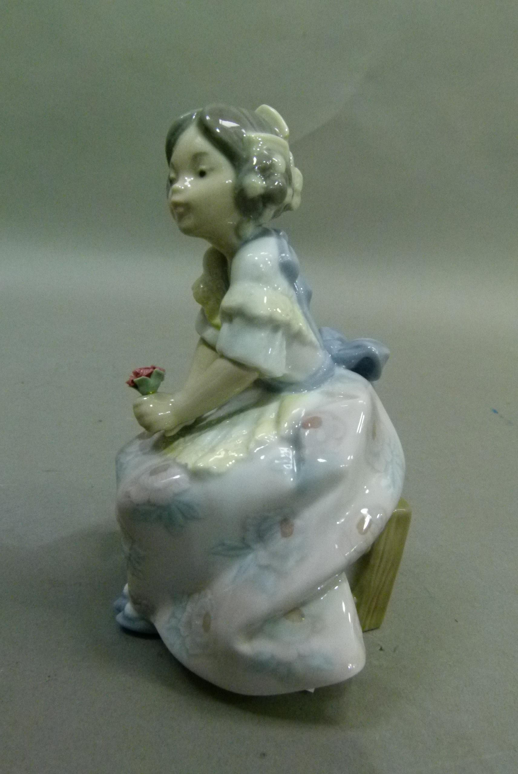 A Lladro Lolita, code 5372, year 1986, 13cm high - Image 2 of 5