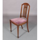 AN EDWARD VII MAHOGANY SINGLE CHAIR inlaid with boxwood stringing, having an arched top rail above a