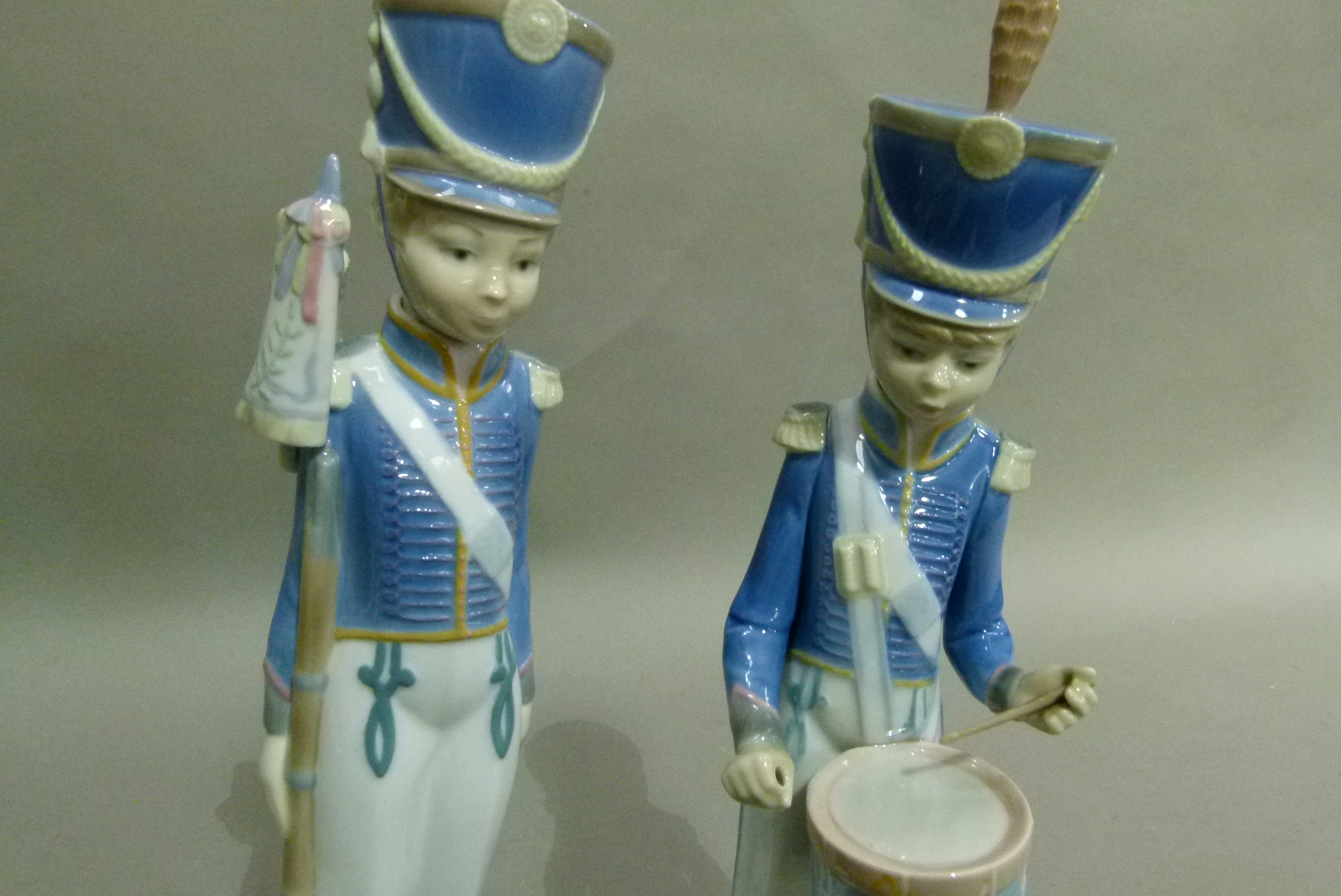 A Lladro soldier with drum, code 1167, year 1971 (one drumstick missing) together with soldier - Image 2 of 2