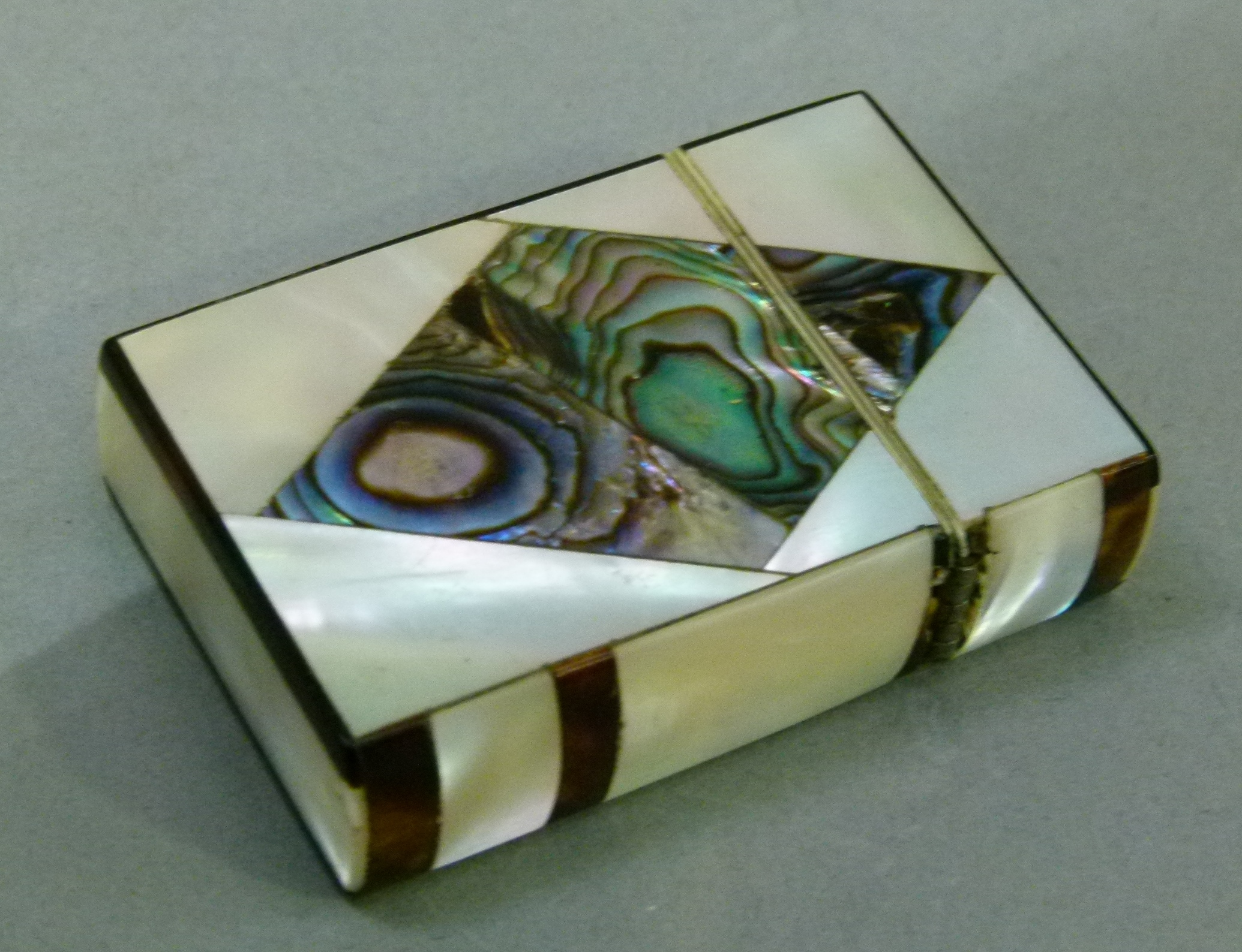 A 19th century miniature calling card case in mother-of-pearl, abalone and tortoiseshell, the - Image 4 of 4