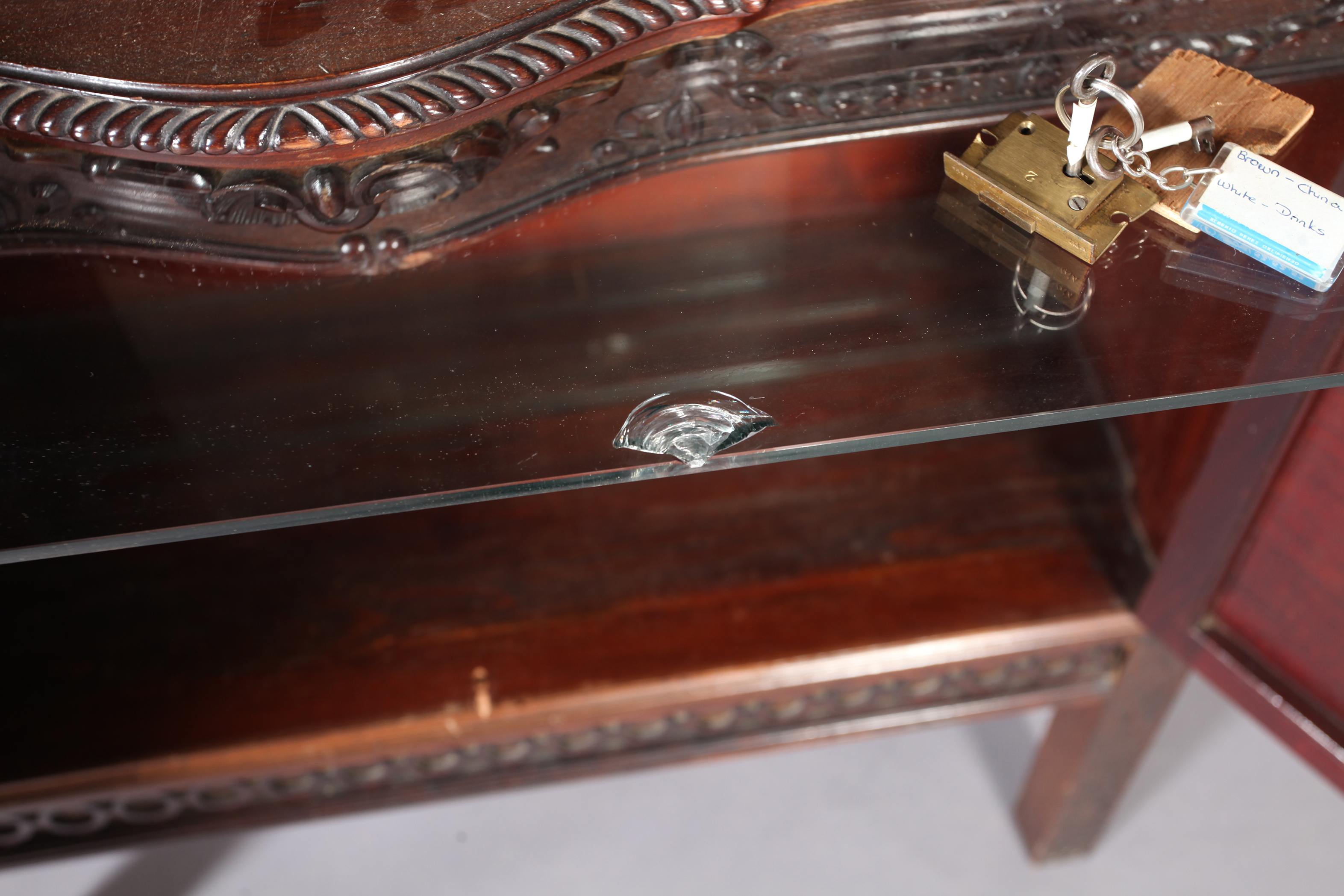 An Edwardian mahogany drinks cabinet with ornate foliate carved serpentine top, the frieze carved - Image 8 of 9