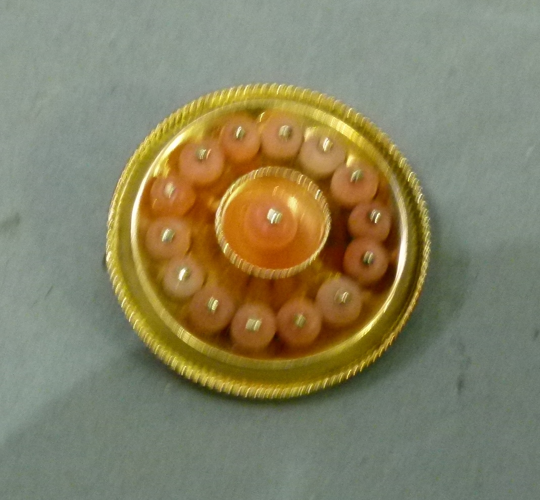 A mid-Victorian coral set shield brooch in 15ct gold, the 3mm coral beads post mounted to the centre - Image 3 of 3