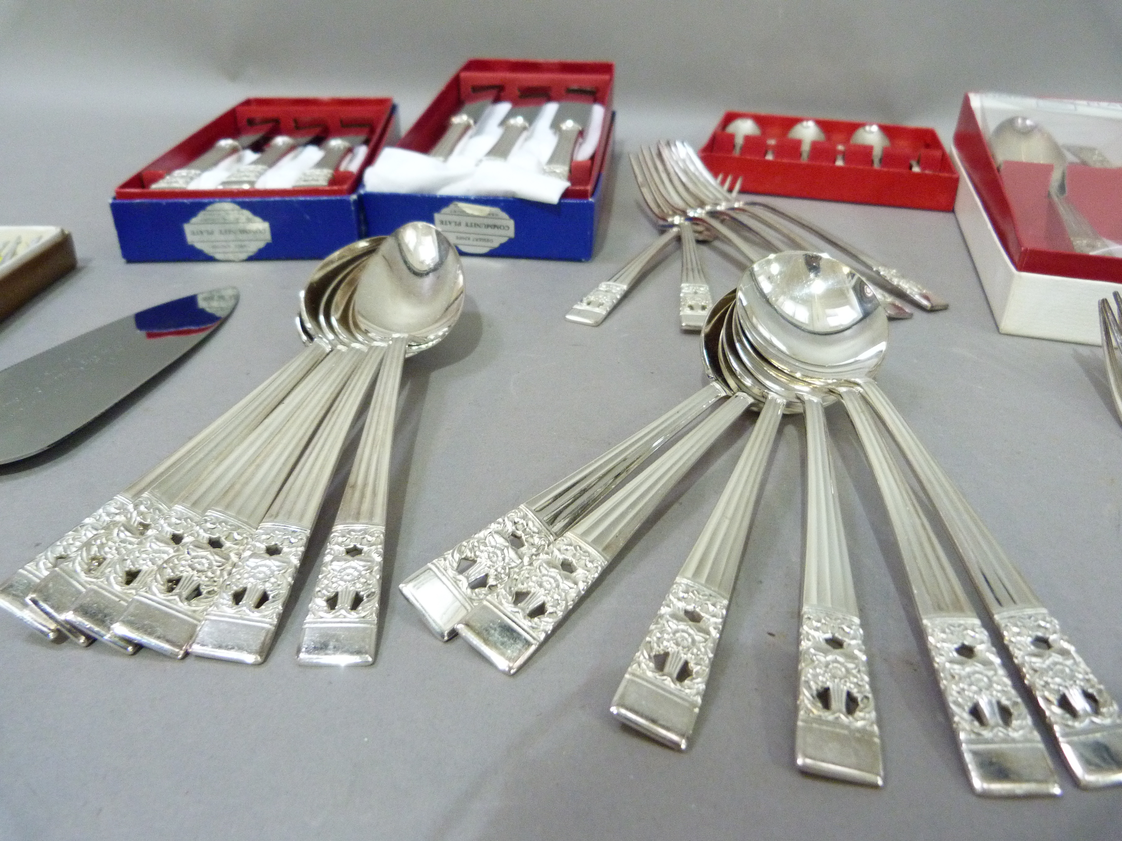 A part suite EPNS community plate cutlery in boxes comprising, six table knives, six table forks, - Image 3 of 4