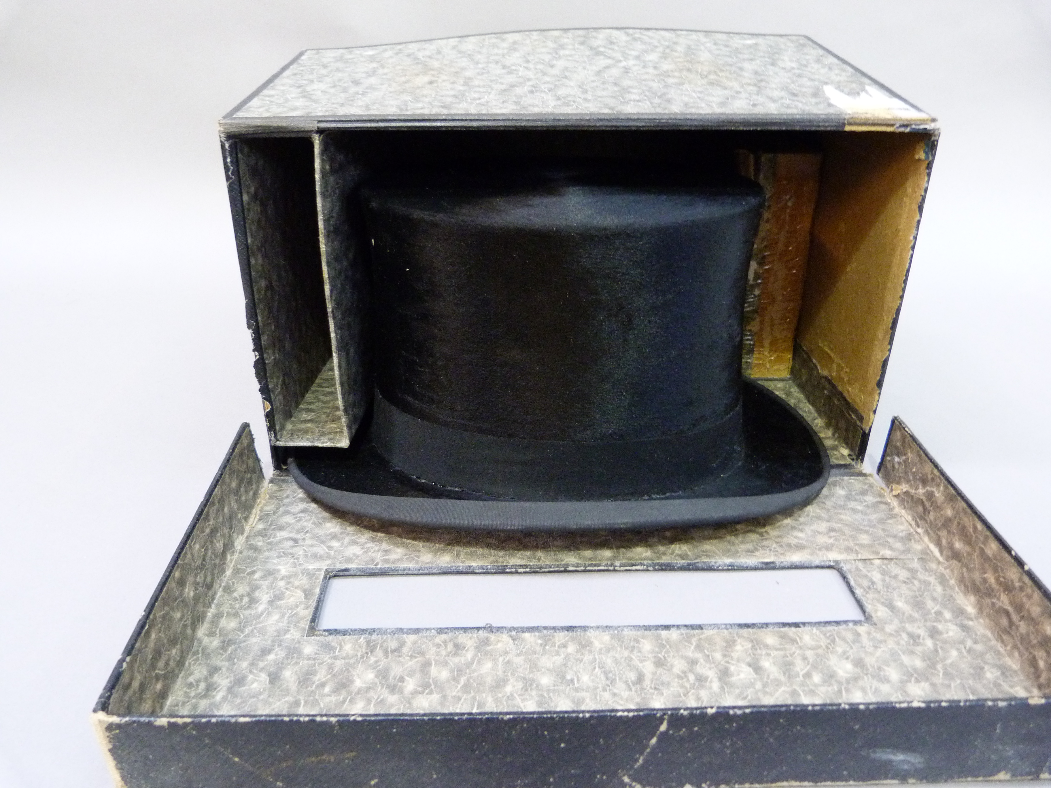 A gentleman's top hat by Lincoln Bennet & Co, in original carrying box - Image 4 of 5