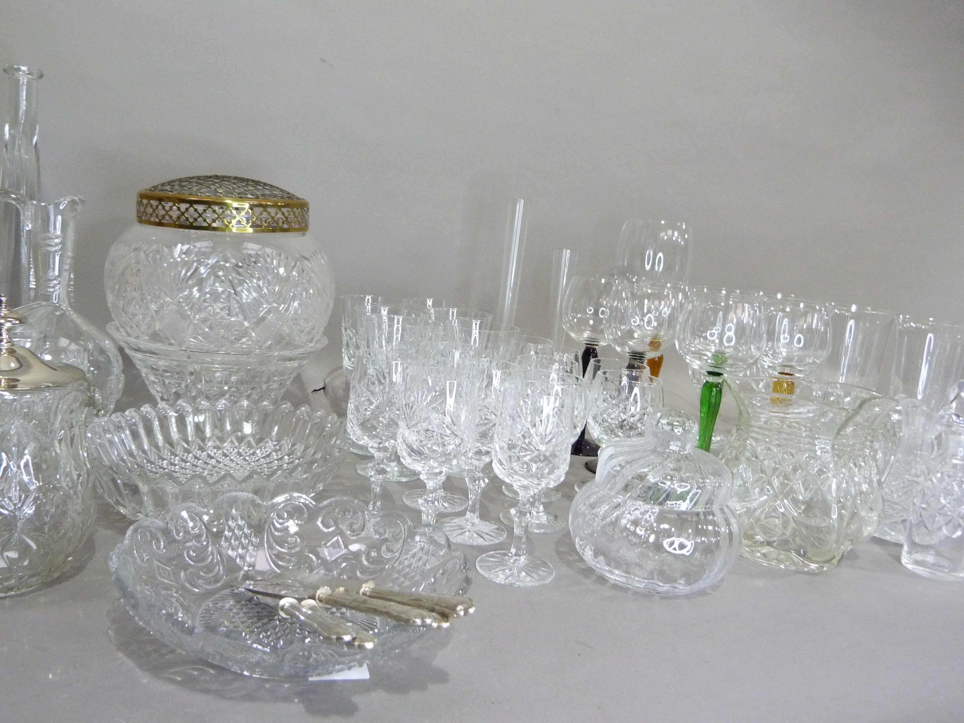 A quantity of cut and plain glassware including harlequin hocks, cut glass rose bowl, vases etc - Image 5 of 6