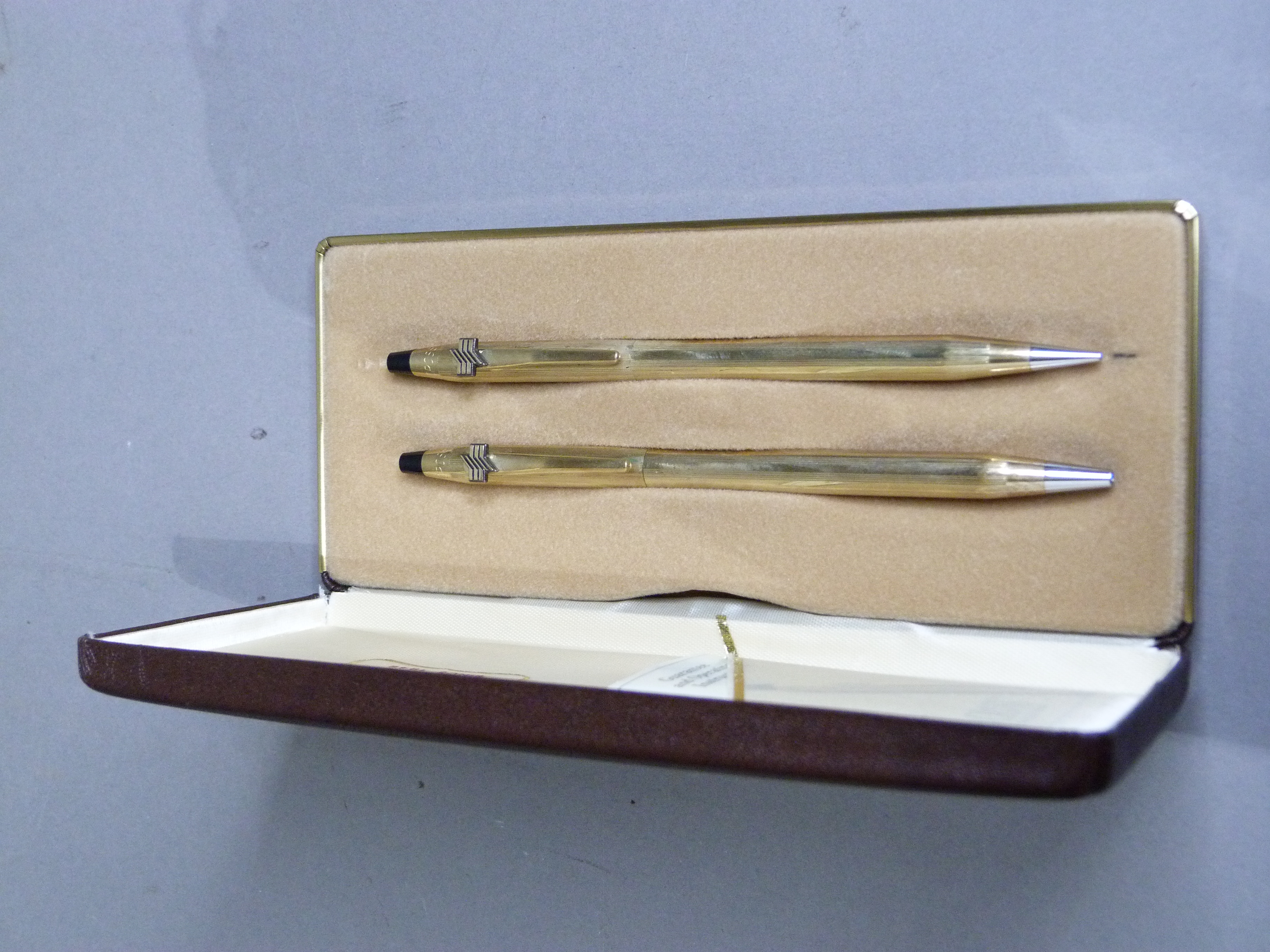 A gilt metal Cross ball point pen and retractable pencil in original box - Image 5 of 5