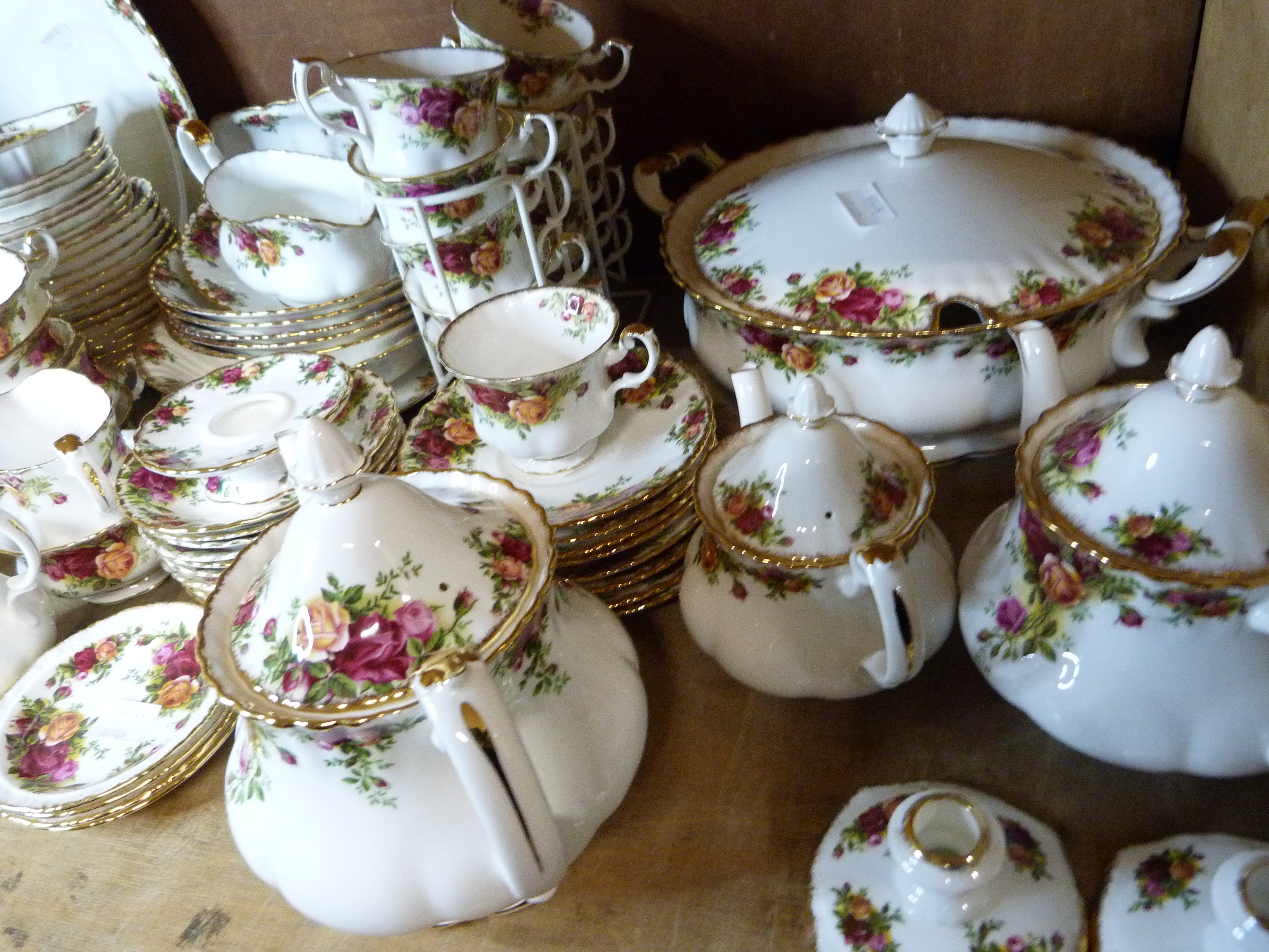 A large quantity of Royal Albert Old Country Roses pattern tea and dinner ware comprising three - Image 3 of 5