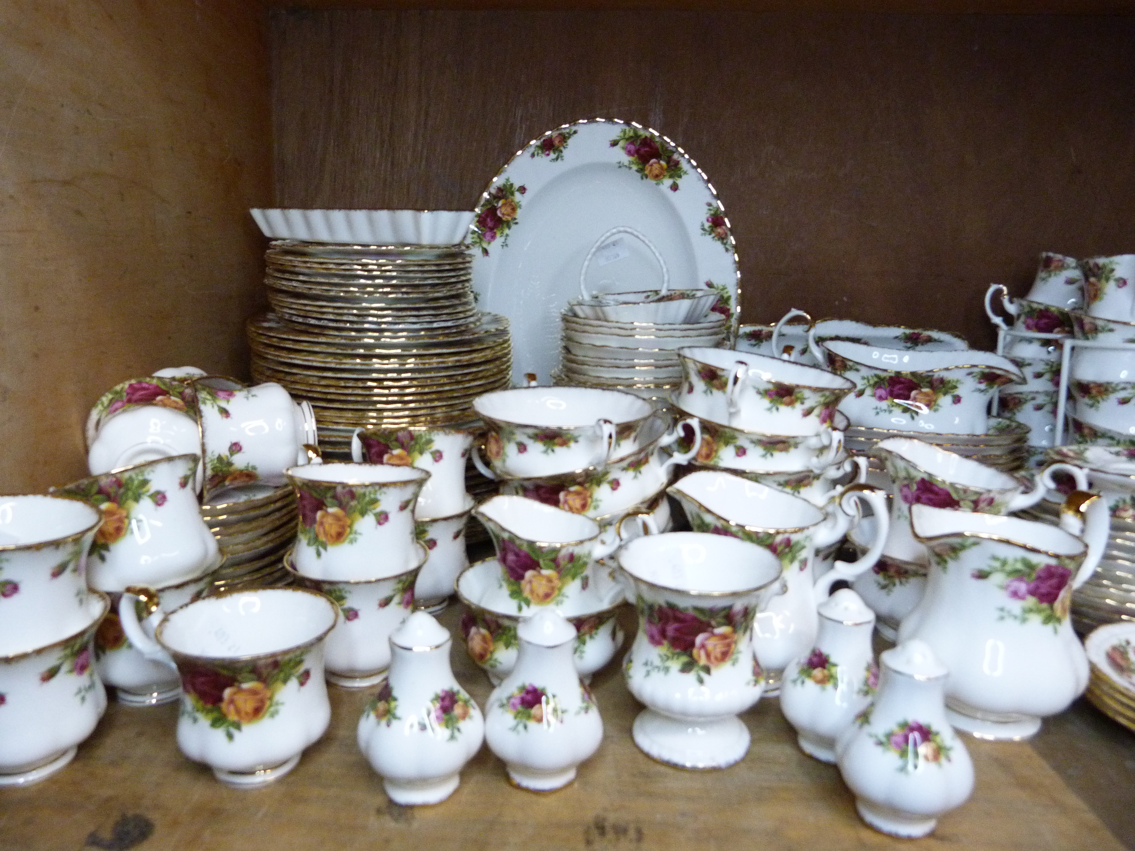 A large quantity of Royal Albert Old Country Roses pattern tea and dinner ware comprising three - Image 4 of 5