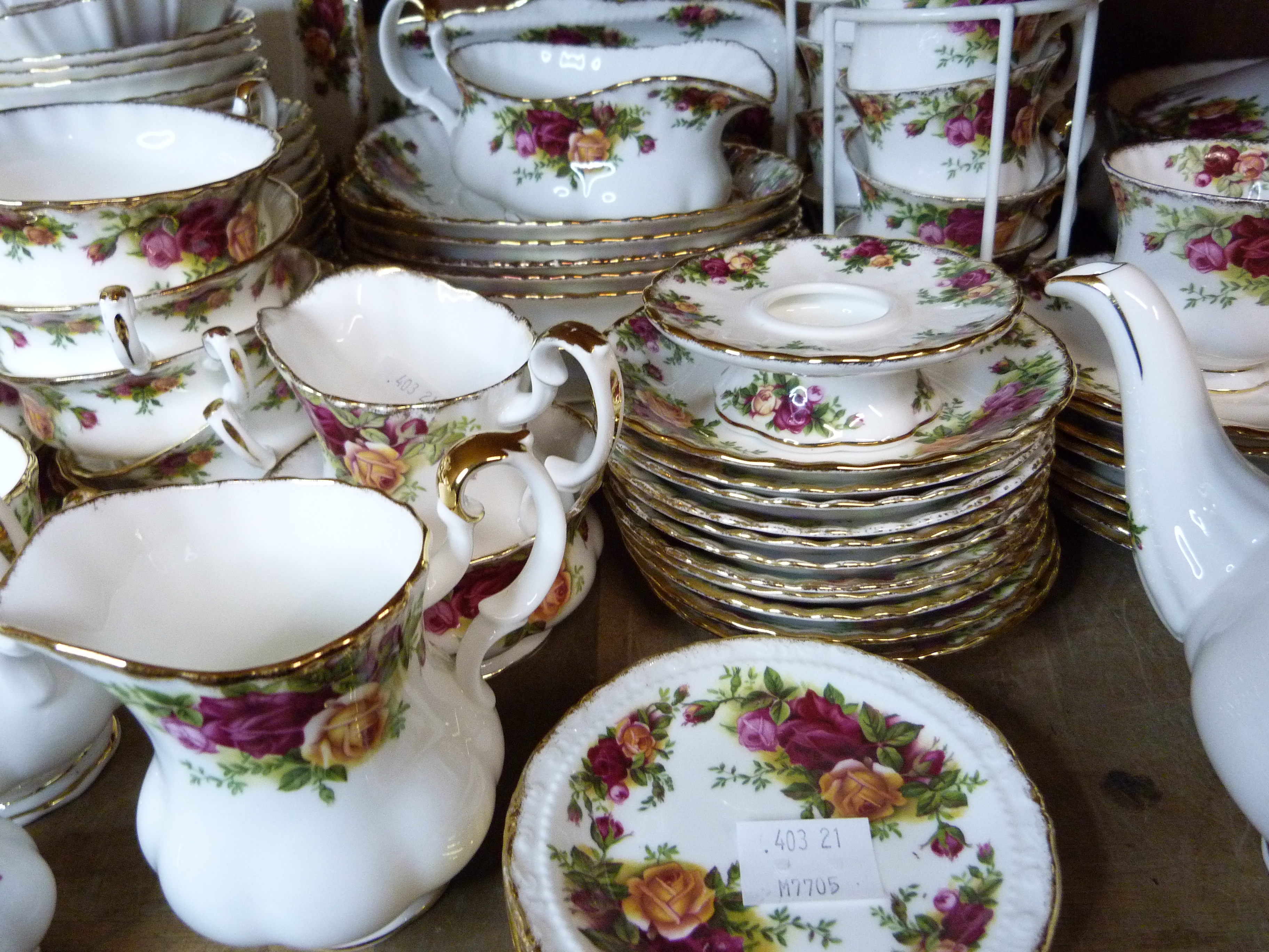 A large quantity of Royal Albert Old Country Roses pattern tea and dinner ware comprising three - Image 5 of 5
