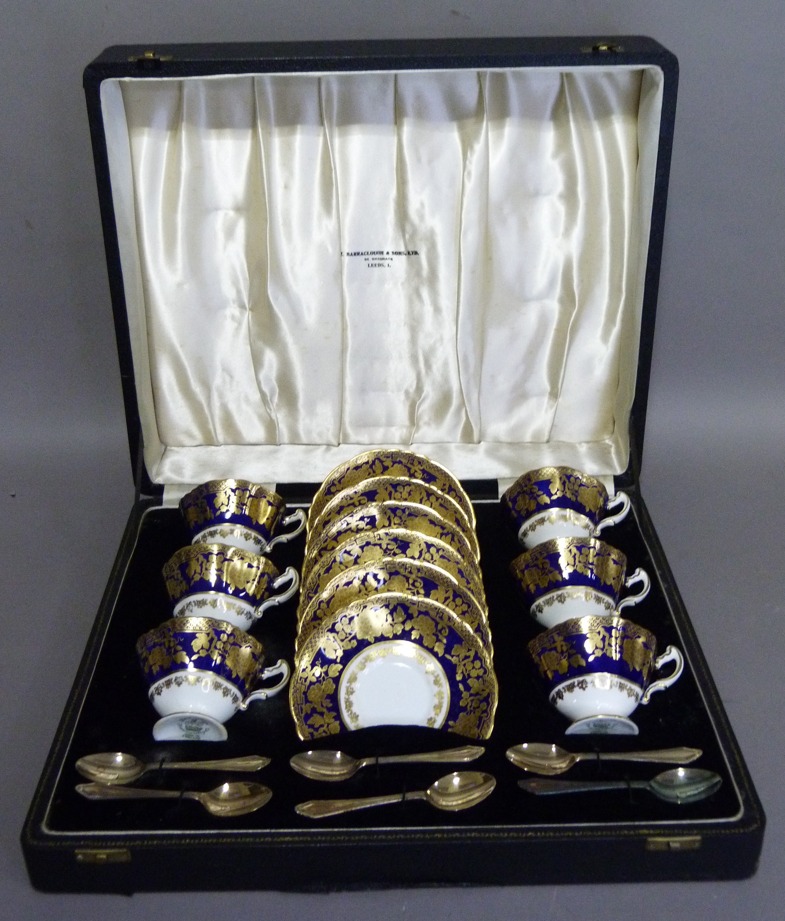 A set of six Hammersley china tea cups and saucers decorated in dark blue and gilt on a white - Image 3 of 9