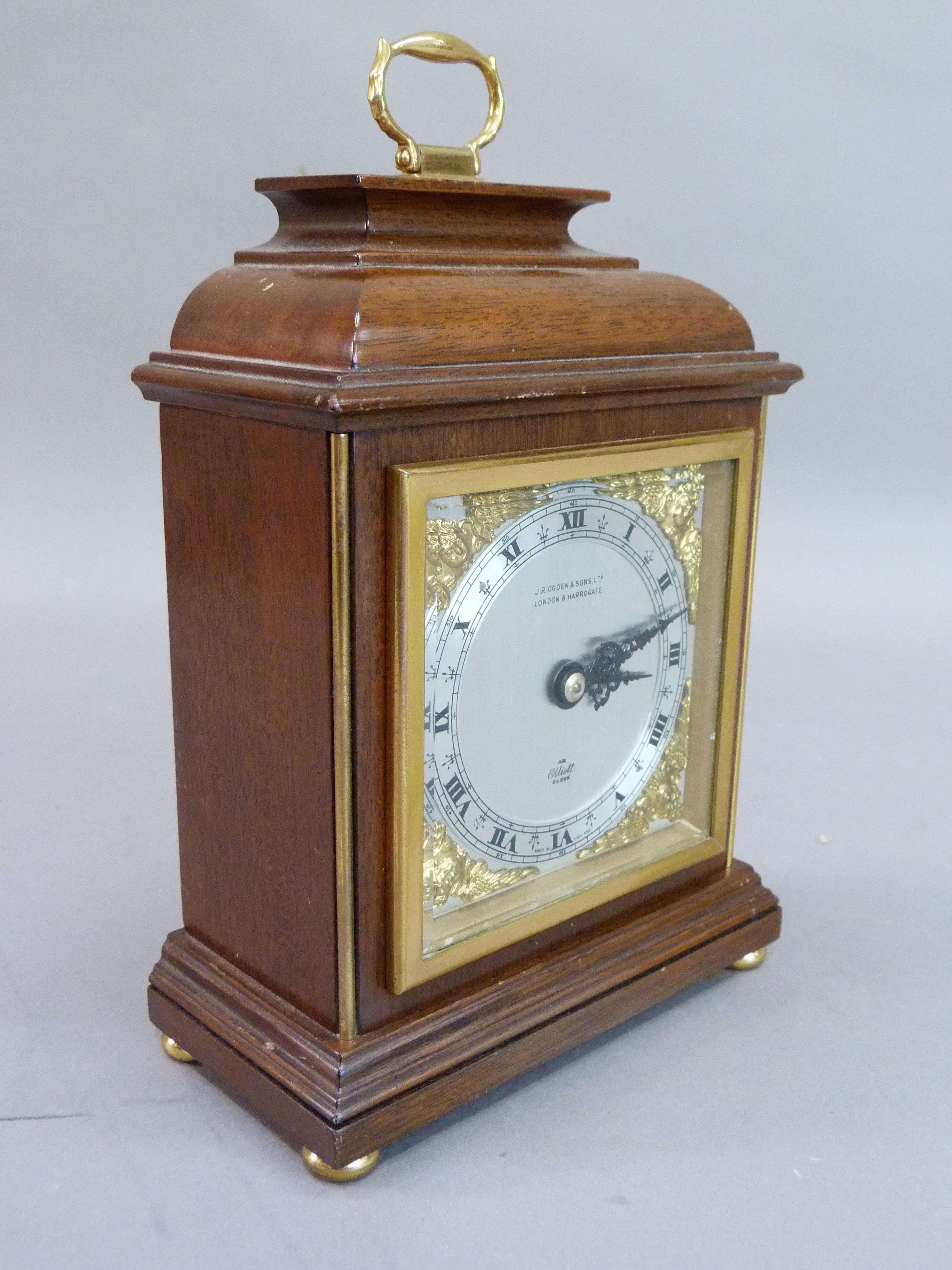 Late twentieth century mahogany bracket style mantel clock by Elliot having a silvered dial, chapter - Image 2 of 5