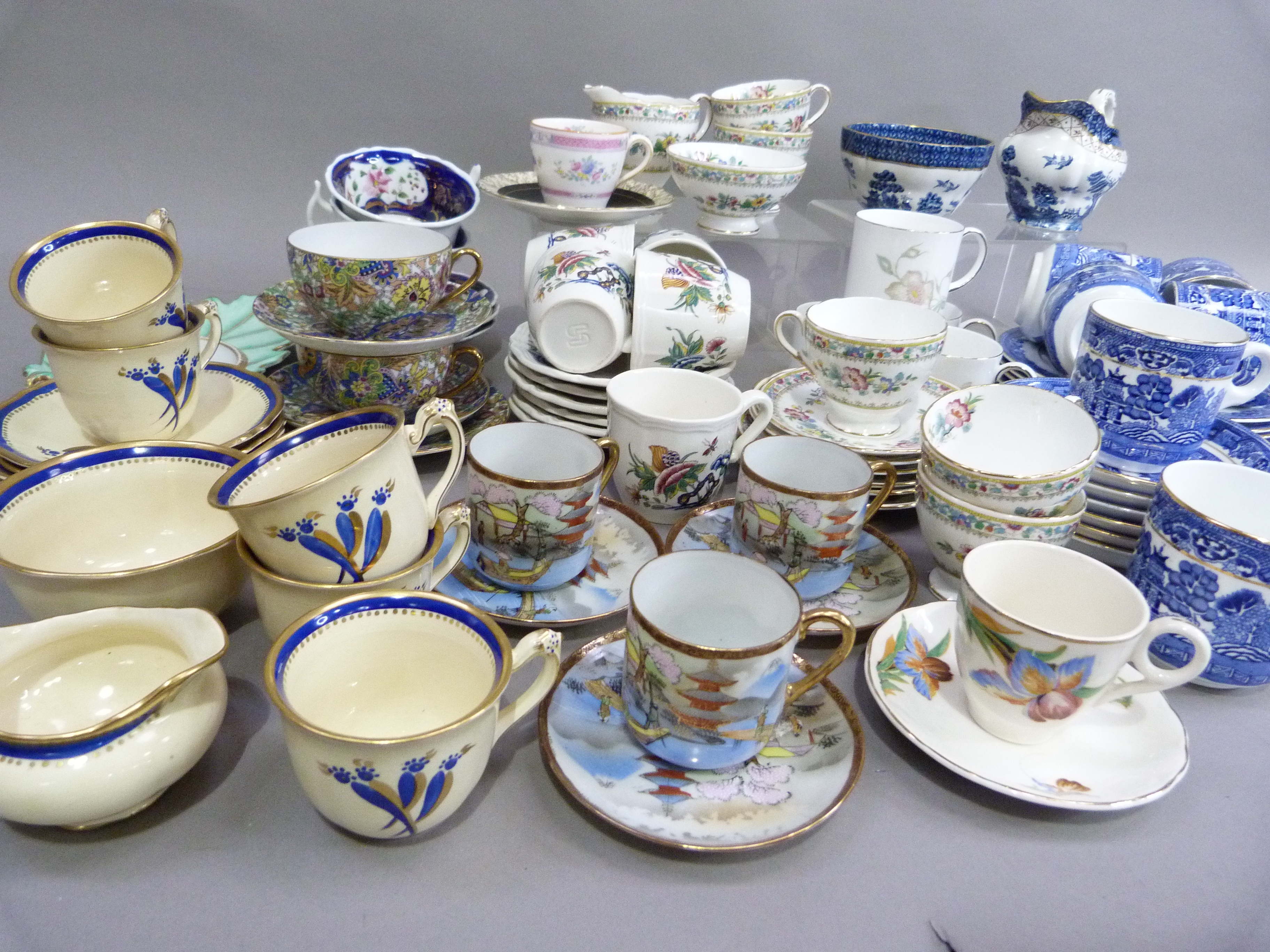 A Sutherland china, blue and white willow pattern tea service of six cups, six saucers, six tea - Image 2 of 3