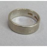 A wedding ring in 18ct white gold, approximate weight 6gm