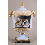 A CHAMBERLAINS WORCESTER PORCELAIN PEDESTAL VASE AND COVER, the slightly waisted cylindrical