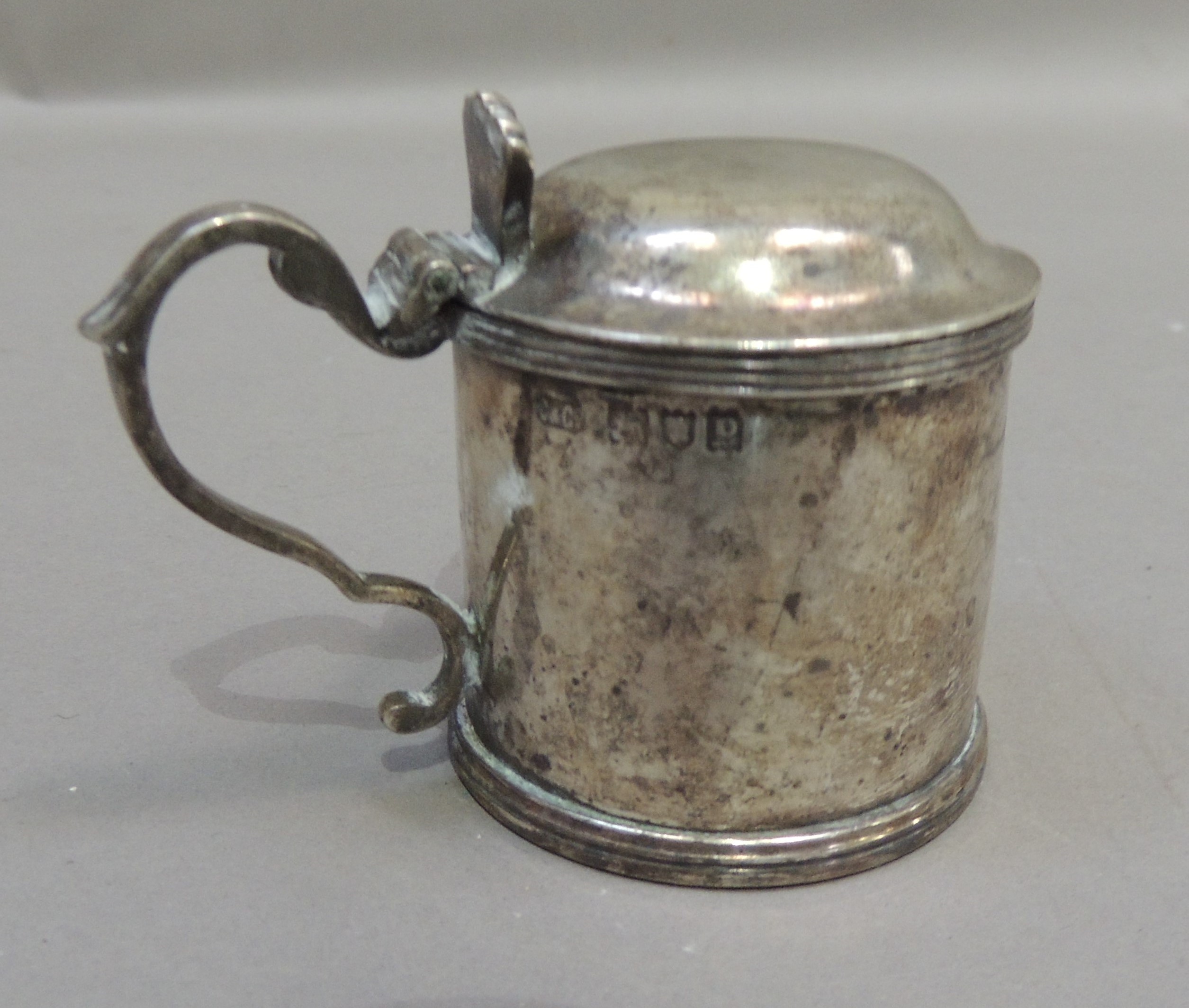 A George V silver lidded mustard with fluted thumb piece and reeded bands, scroll handle, 6cm high - Image 2 of 2