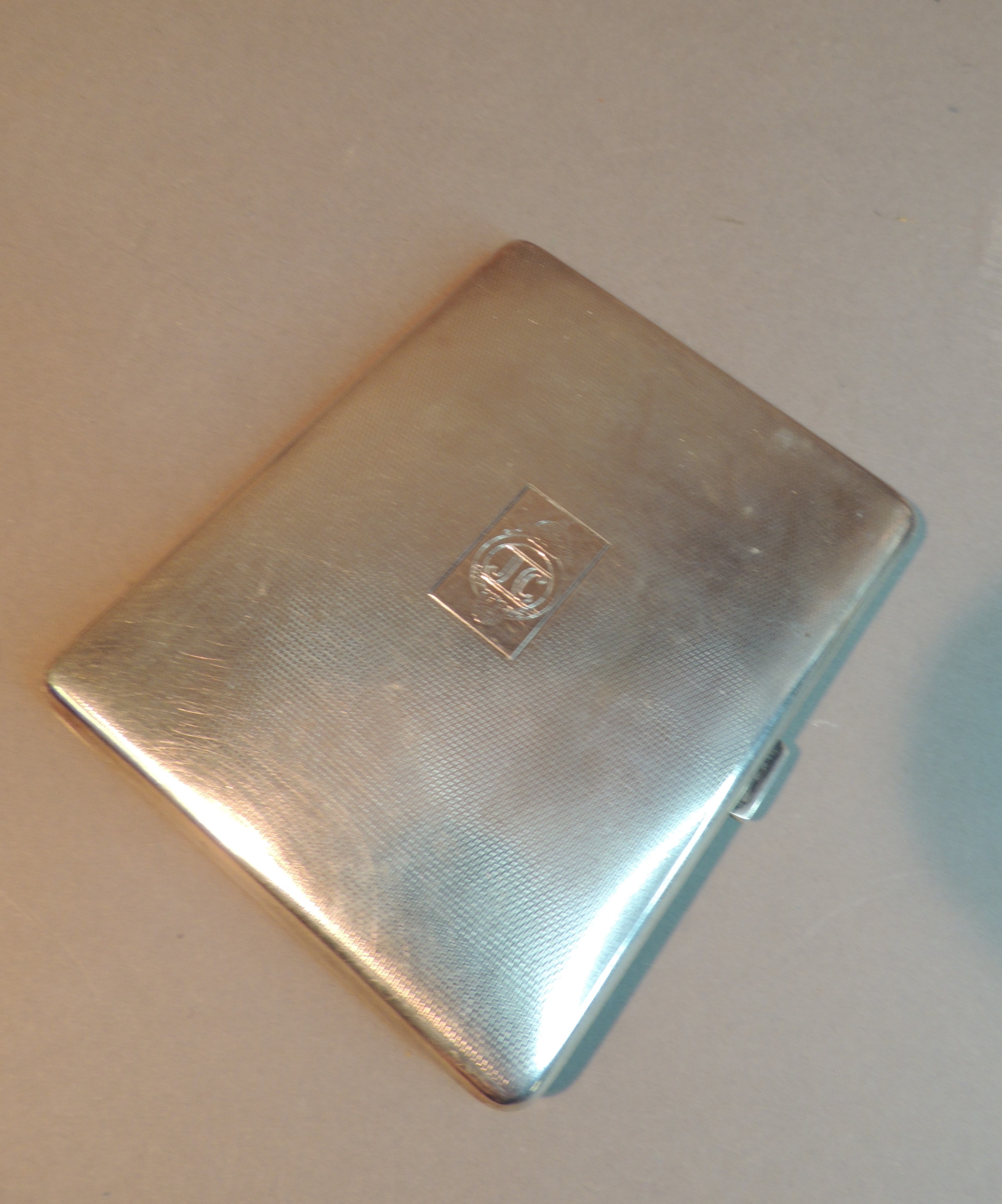 A George VI engine turned cigarette case, the front with rectangular cartouche with crest and - Image 2 of 5