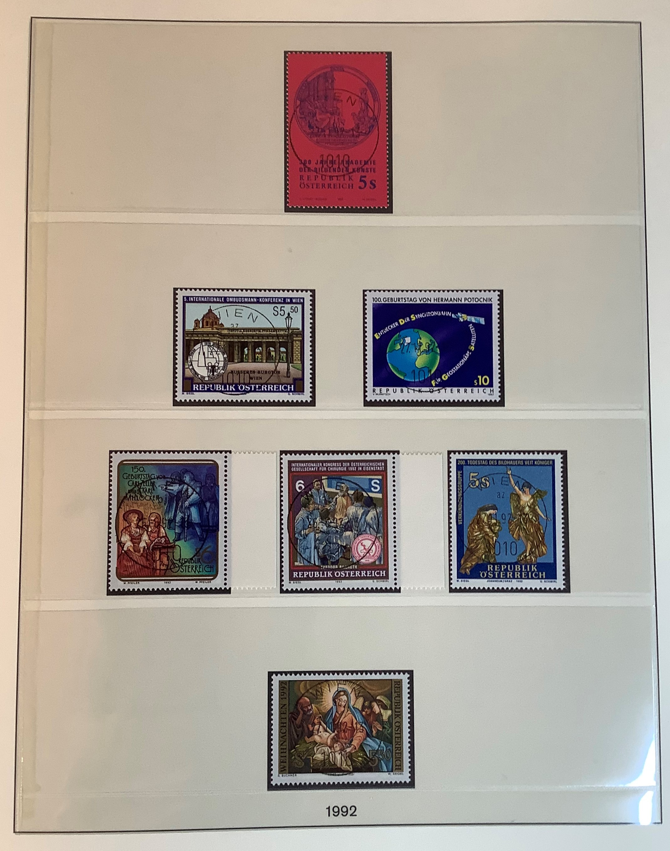 Modern single collection of mint Austrian stamps (1990-1993) contained in single ring binder