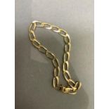 A bracelet in 9ct gold curb links, approximate weight 16g