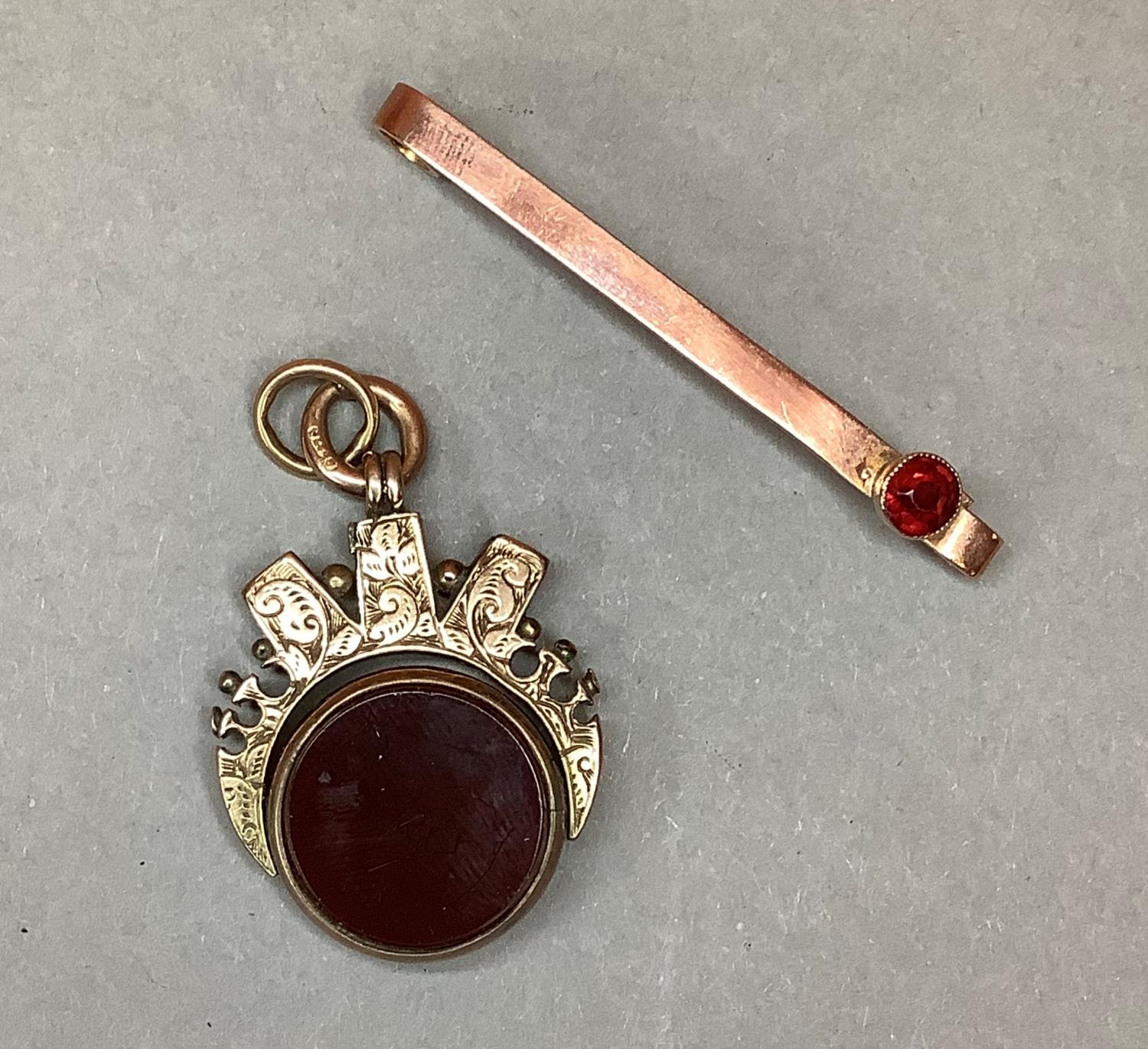 A Victorian 9 carat gold spring fob collet set with circular seed cut bloodstone and cornelian - Image 2 of 3