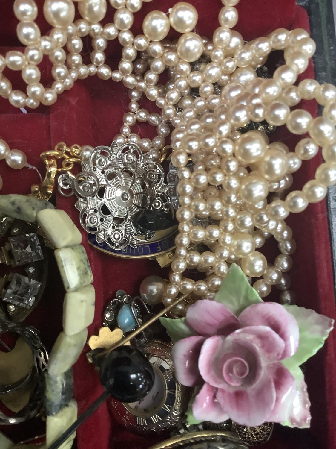 A collection of costume jewellery including necklaces, brooches, bracelets and bangles, each in a - Image 4 of 4